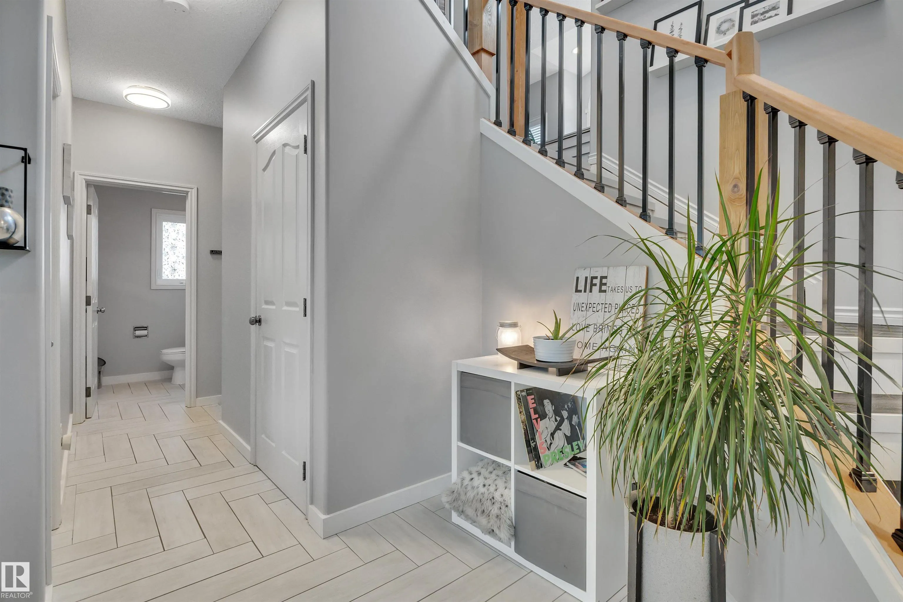 6 WESTLIN Court