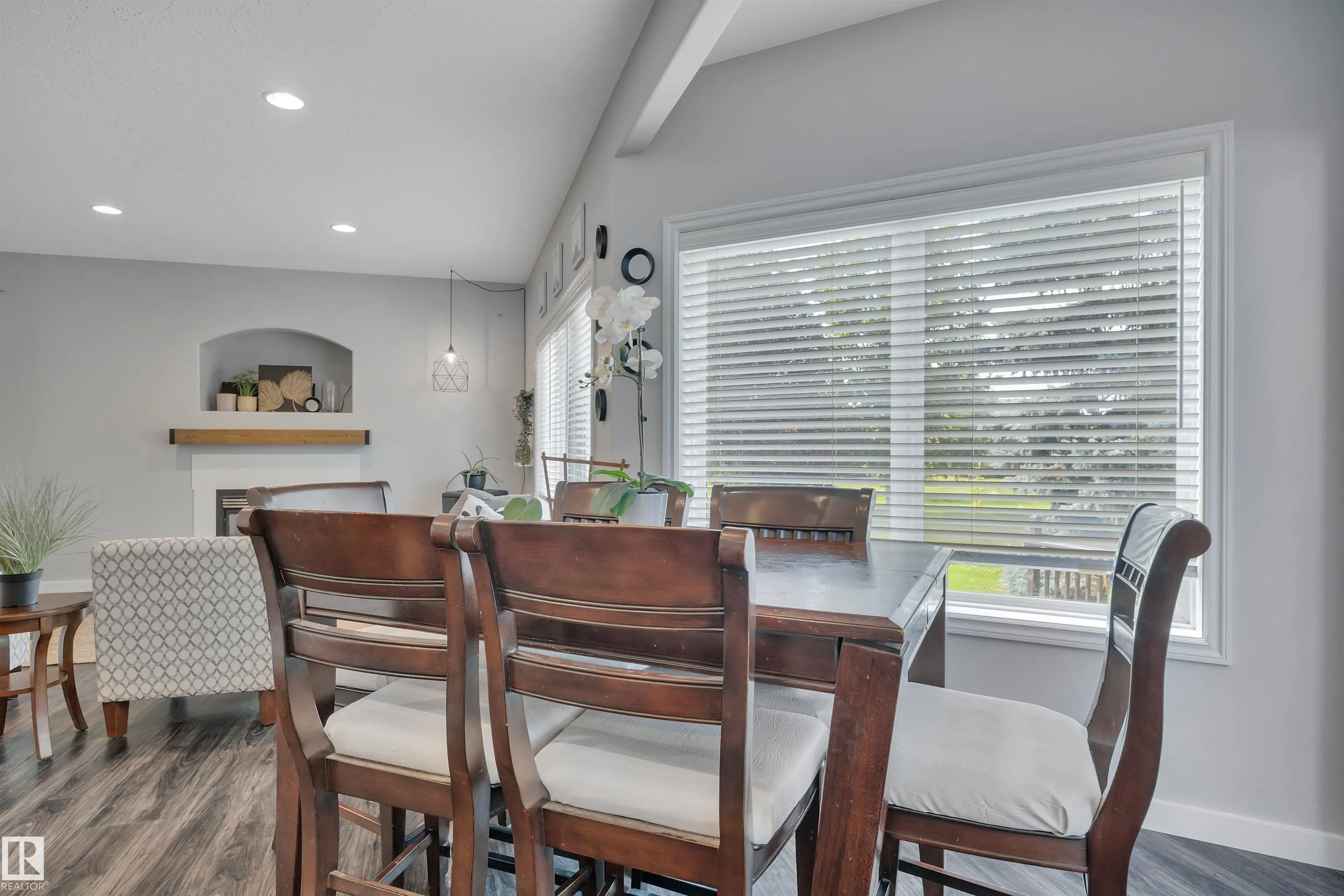 6 WESTLIN Court