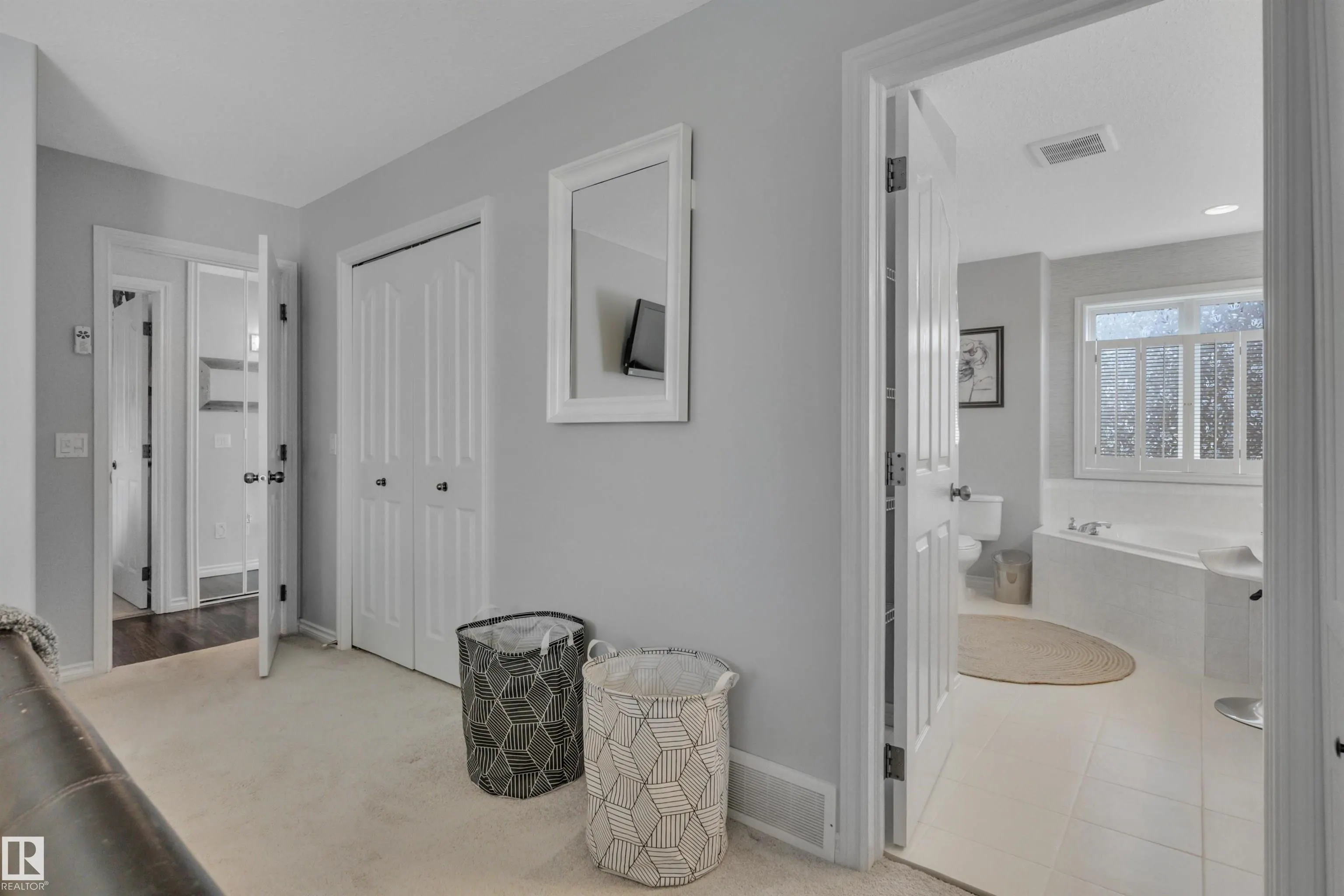 6 WESTLIN Court