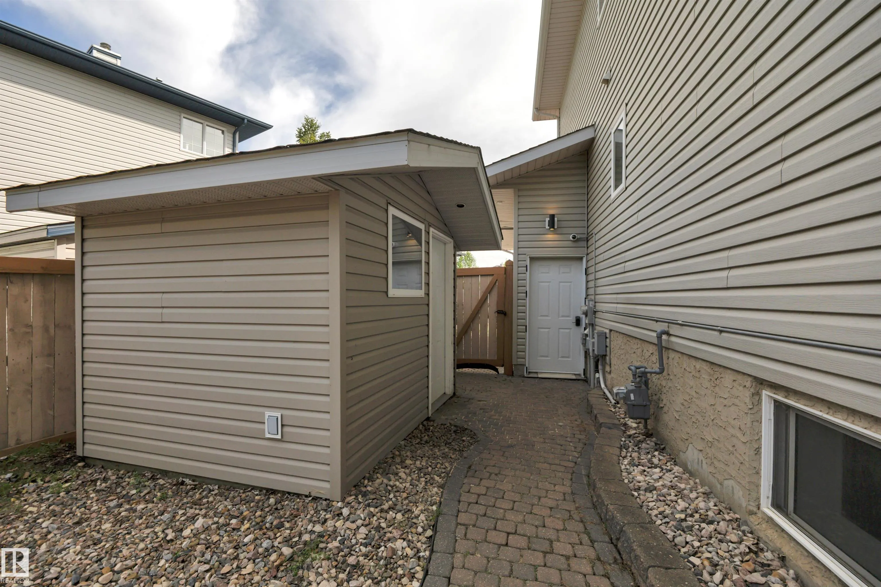 6 WESTLIN Court