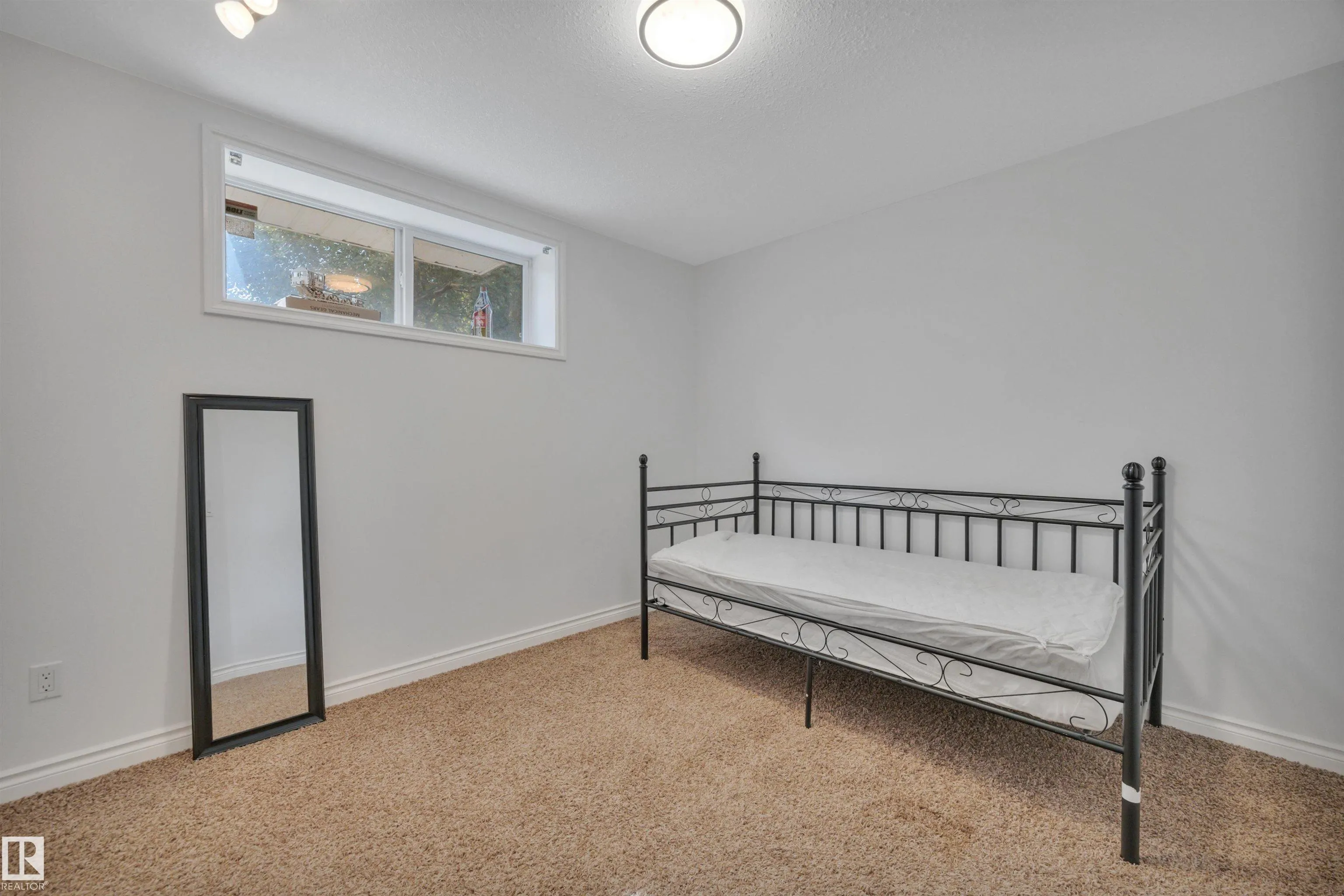 6 WESTLIN Court