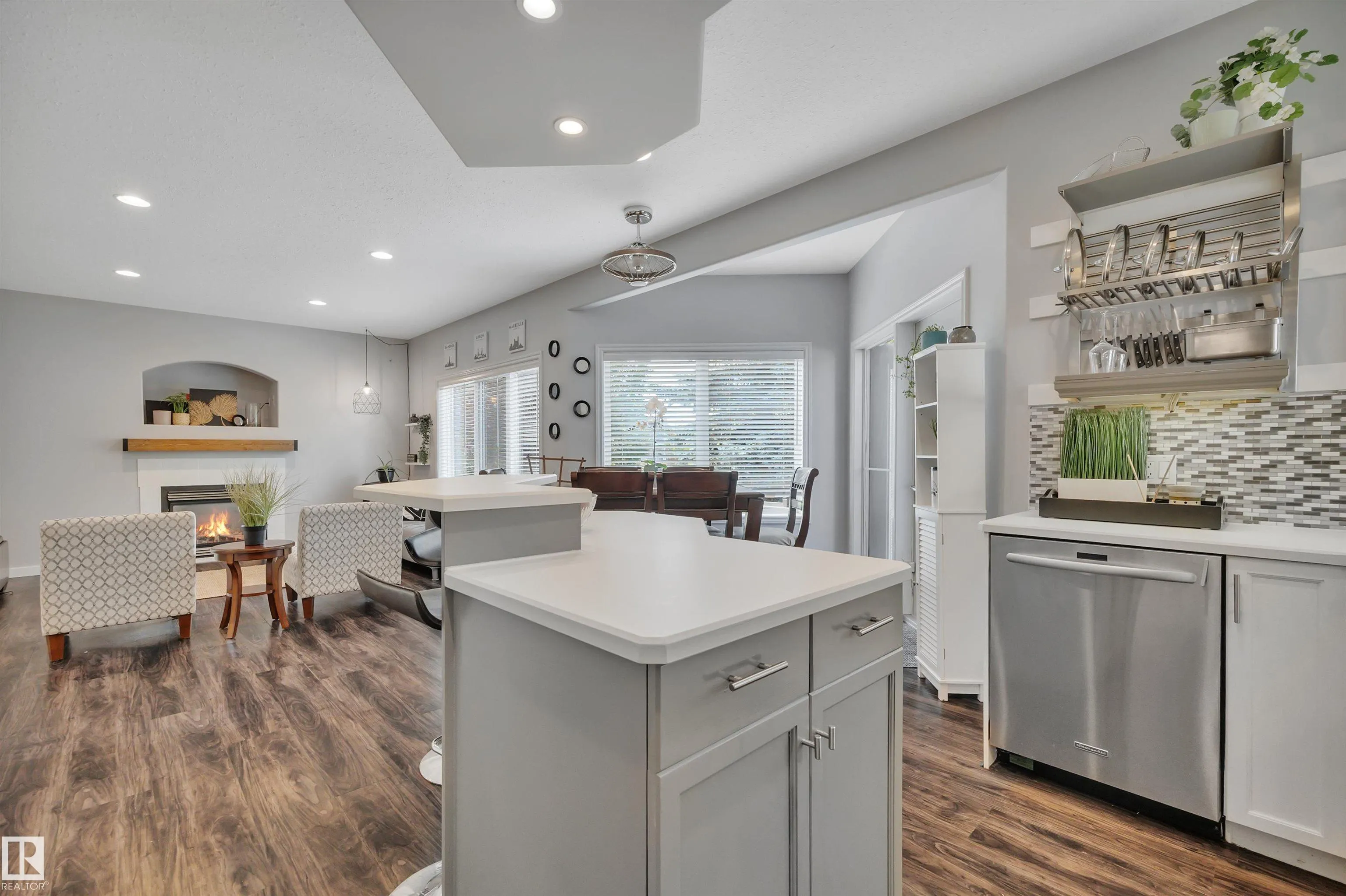 6 WESTLIN Court