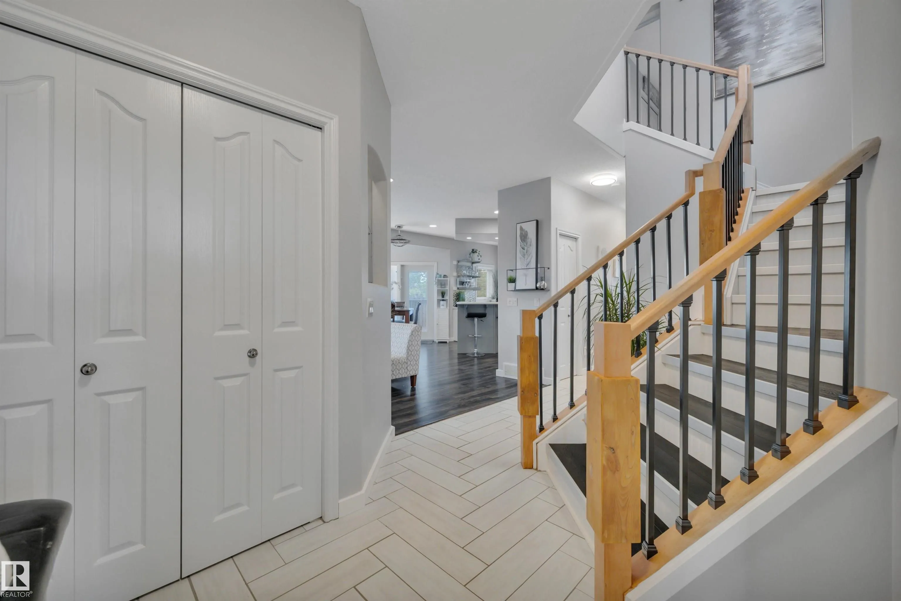 6 WESTLIN Court