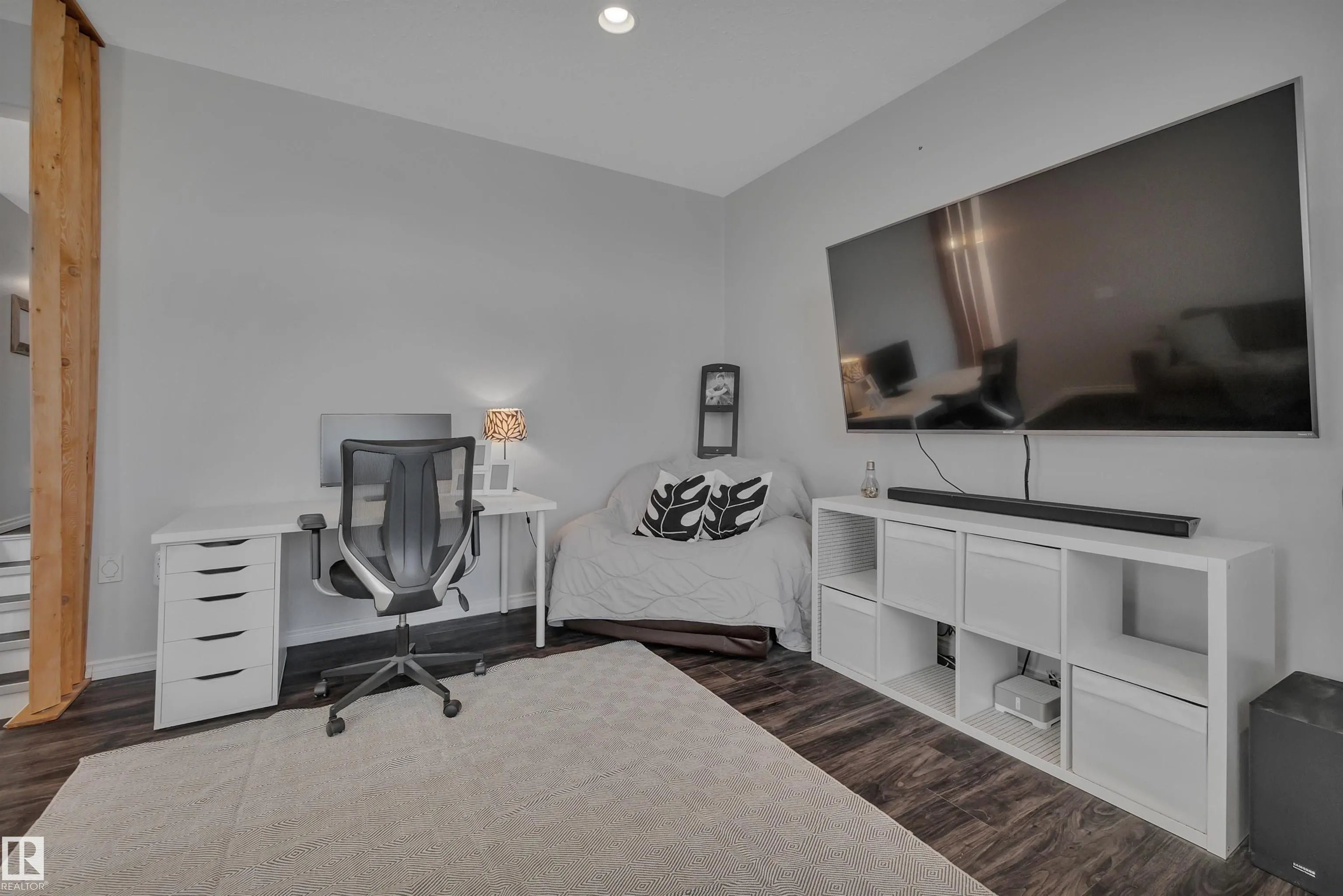 6 WESTLIN Court