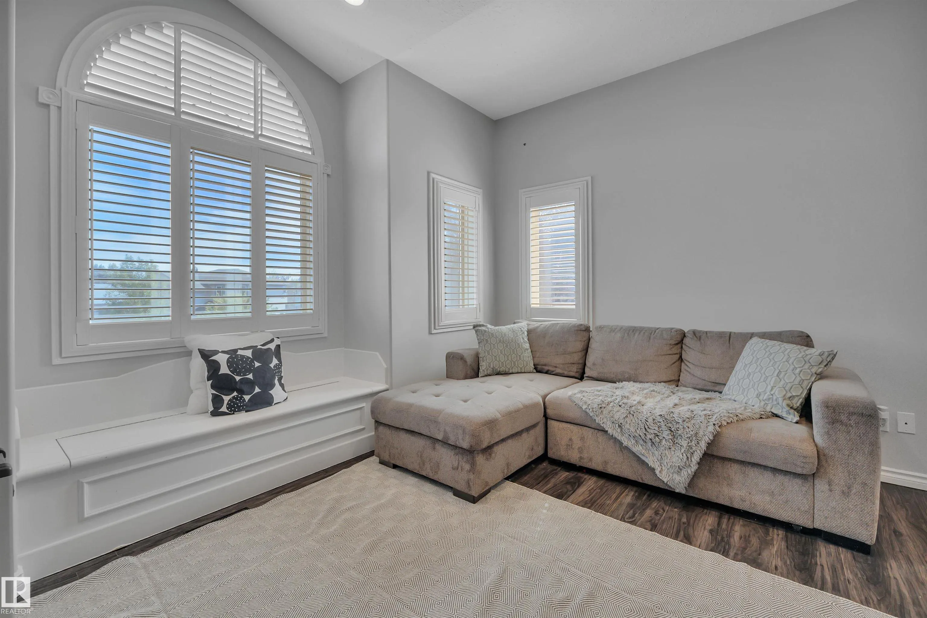 6 WESTLIN Court