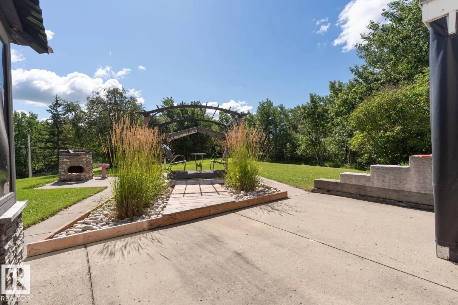 475013 RGE ROAD 243