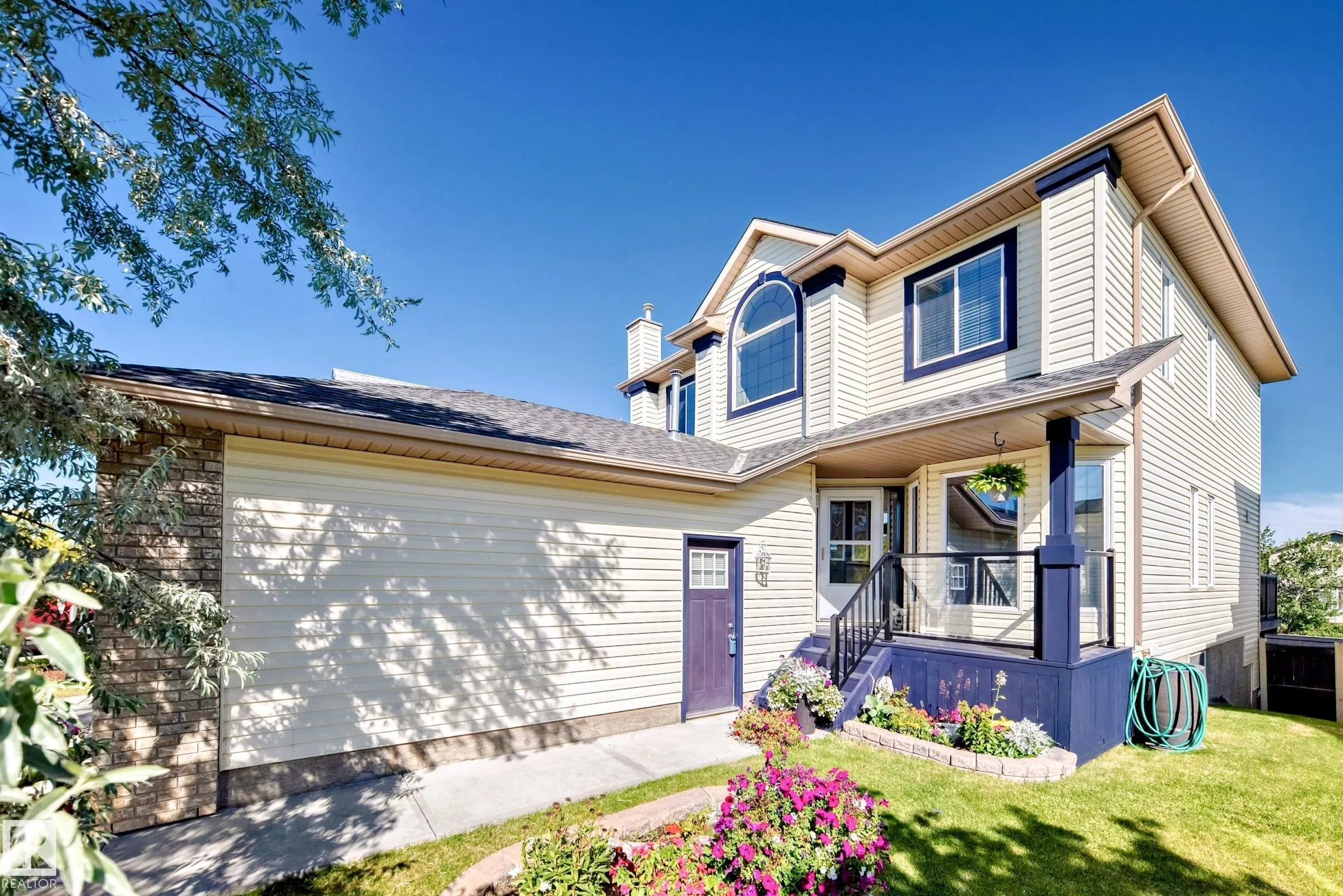 30 DOUGLAS Crescent