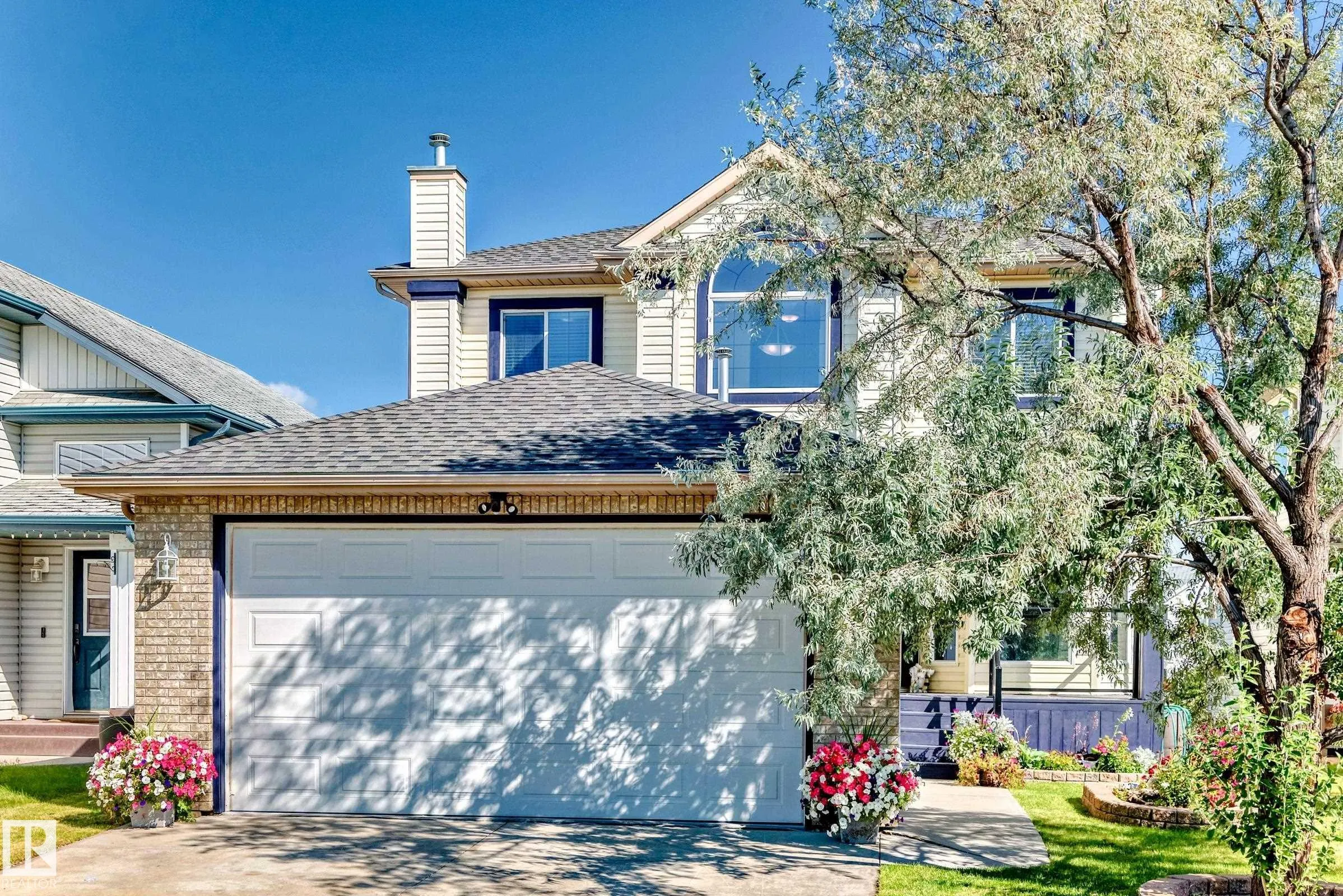 30 DOUGLAS Crescent