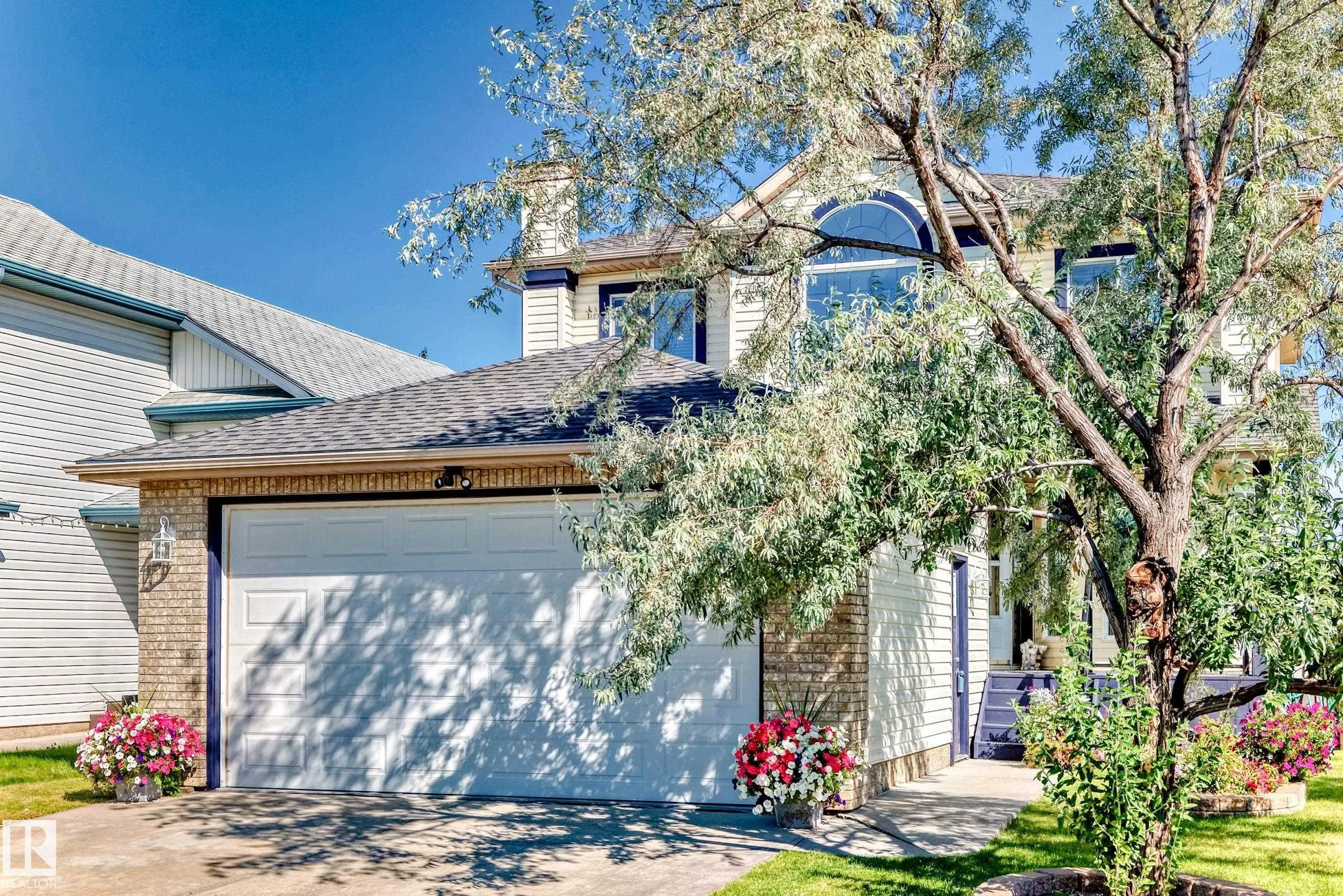 30 DOUGLAS Crescent