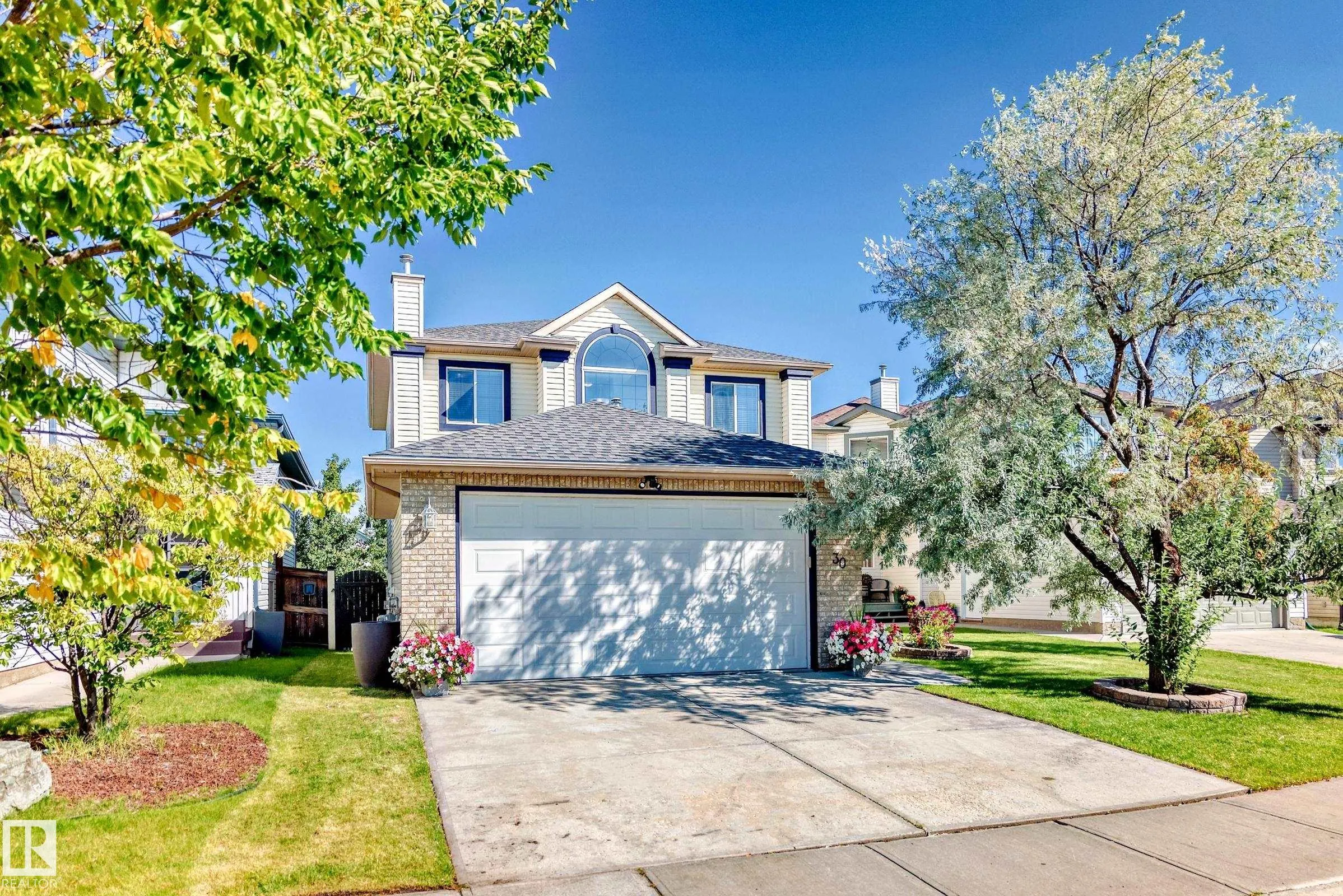 30 DOUGLAS Crescent