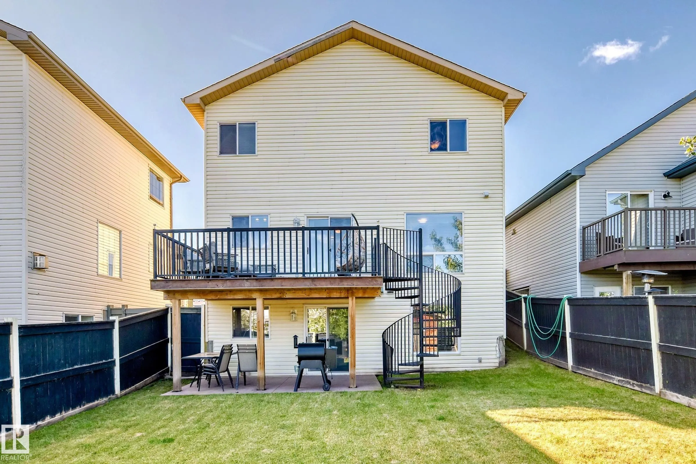 30 DOUGLAS Crescent
