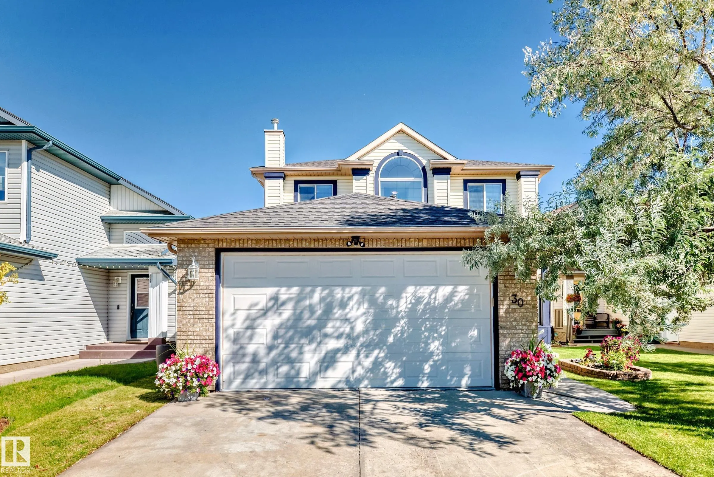 30 DOUGLAS Crescent