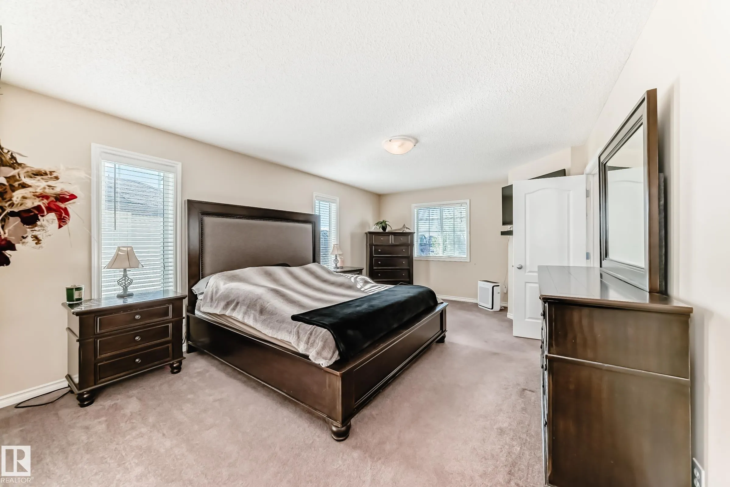 30 DOUGLAS Crescent