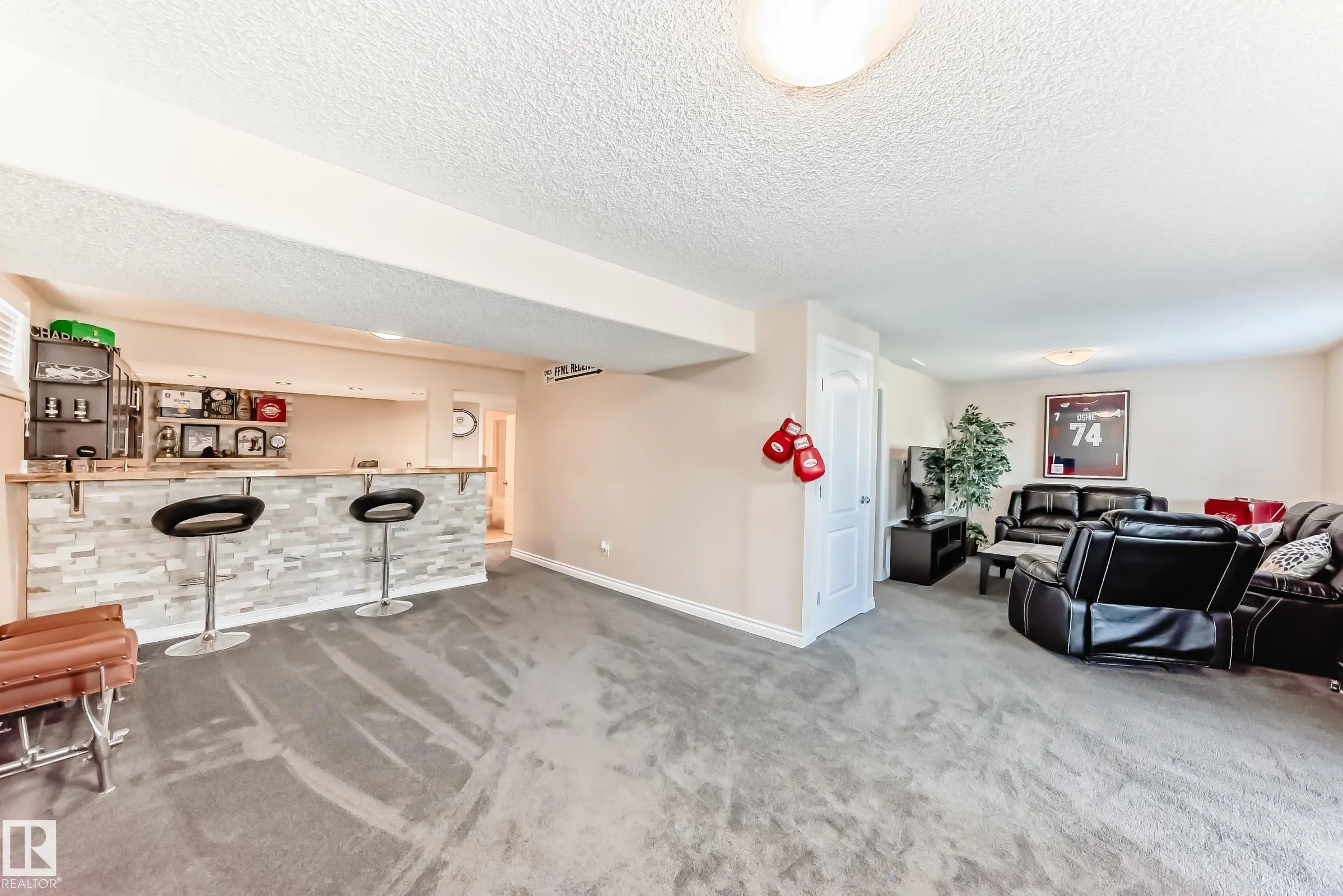 30 DOUGLAS Crescent