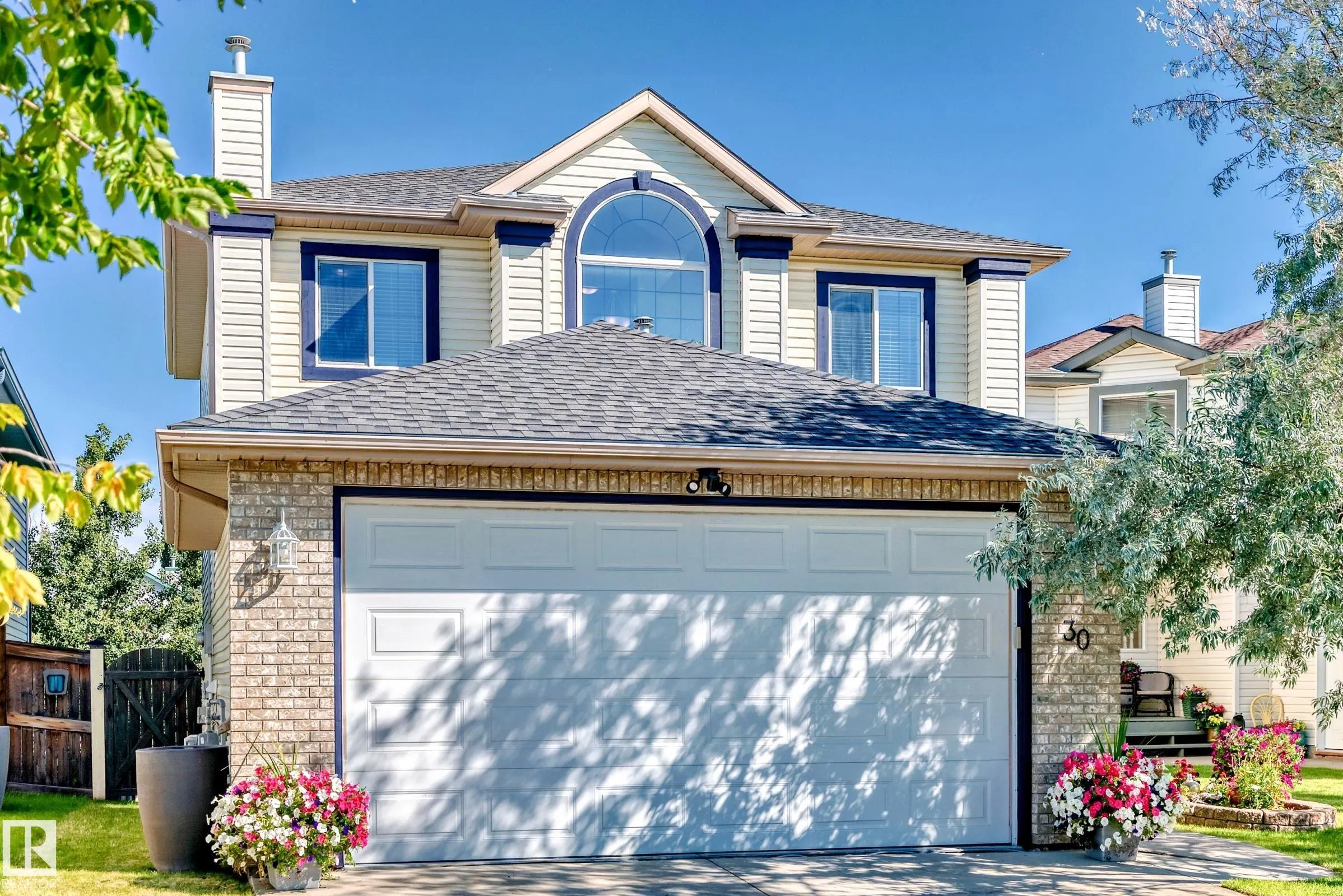 30 DOUGLAS Crescent