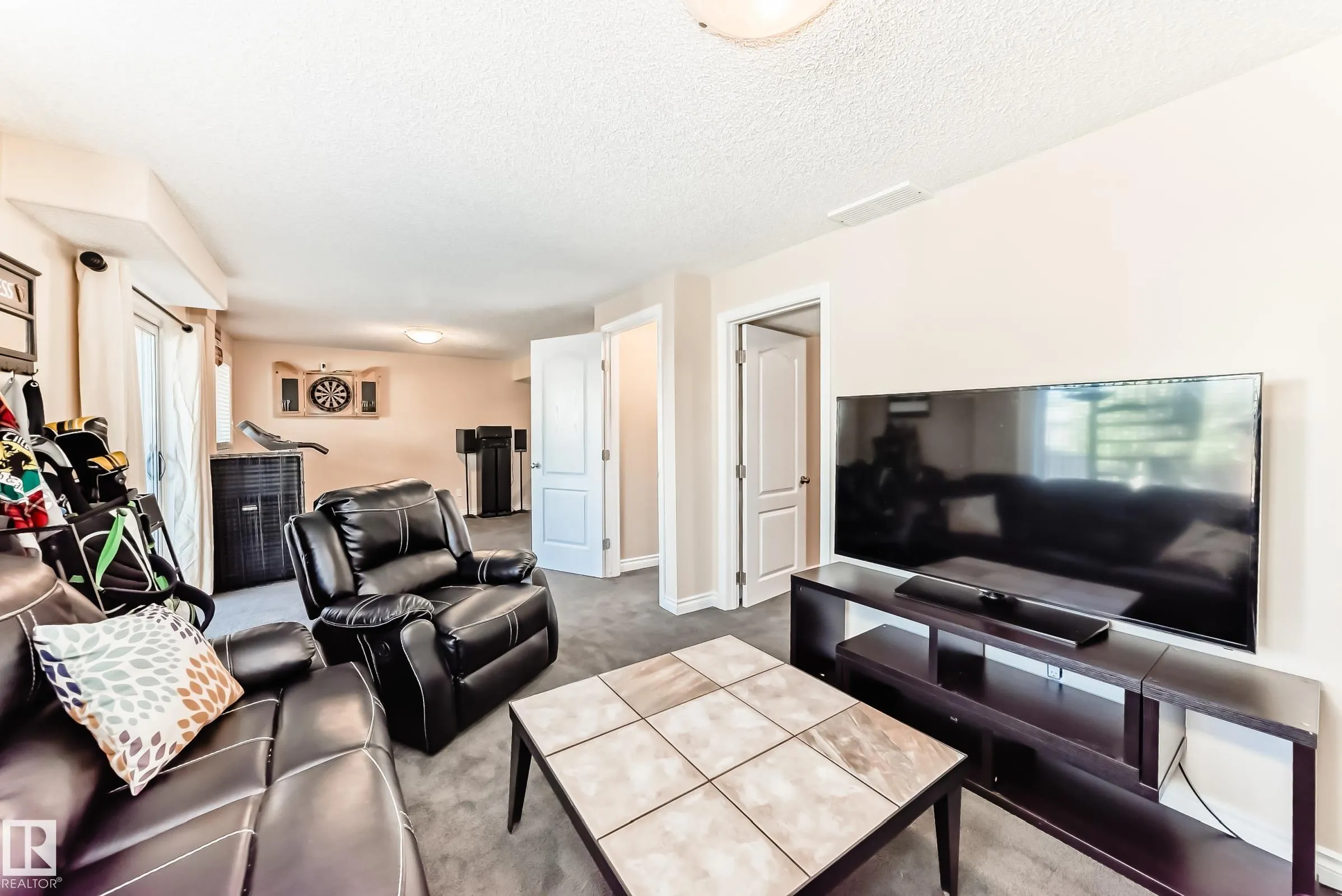 30 DOUGLAS Crescent
