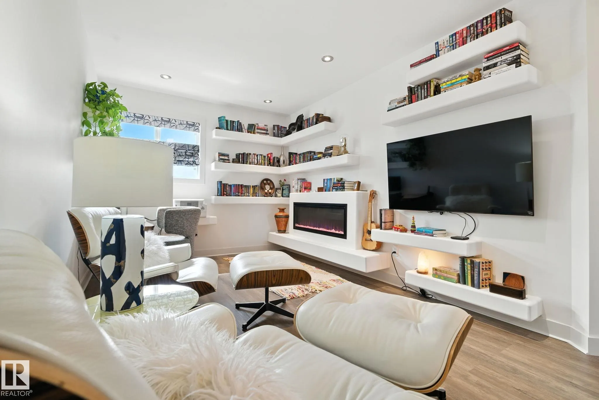 931 MORRIS Way