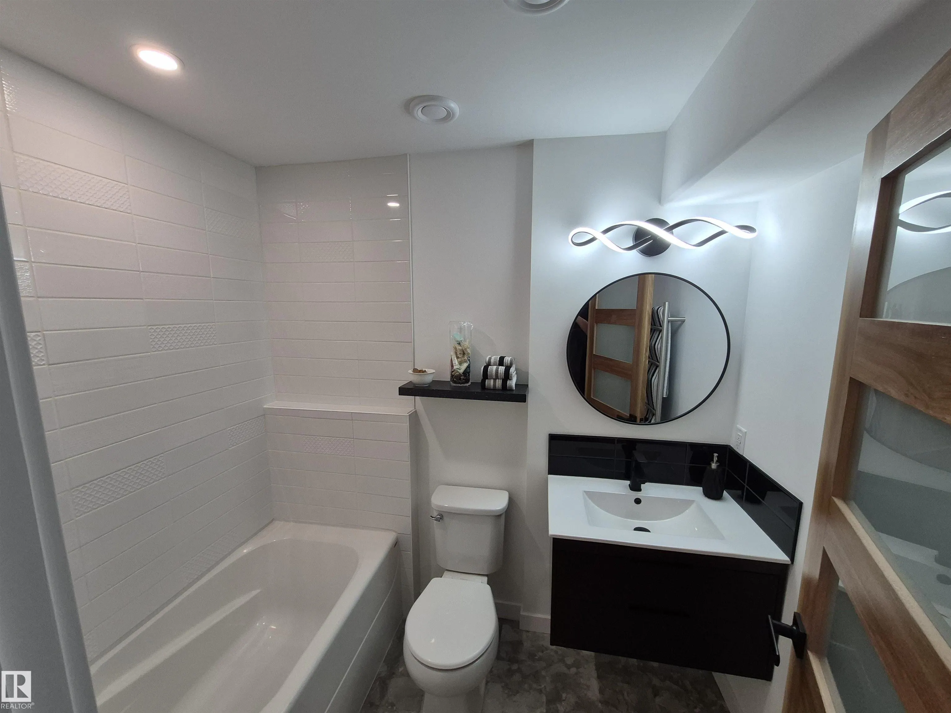 931 MORRIS Way