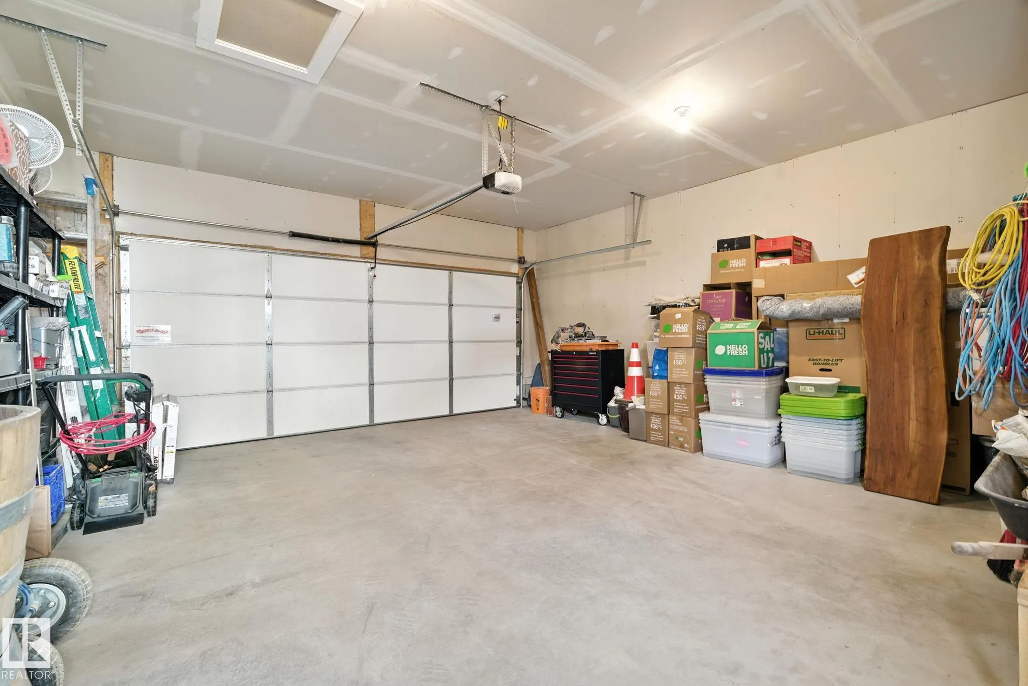 931 MORRIS Way