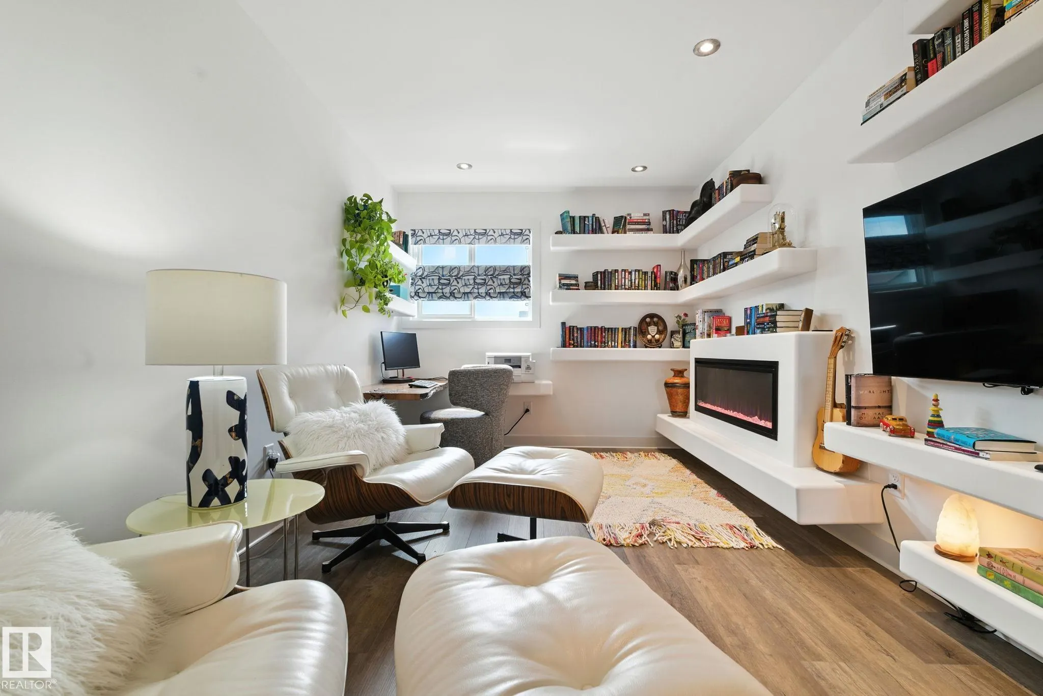 931 MORRIS Way