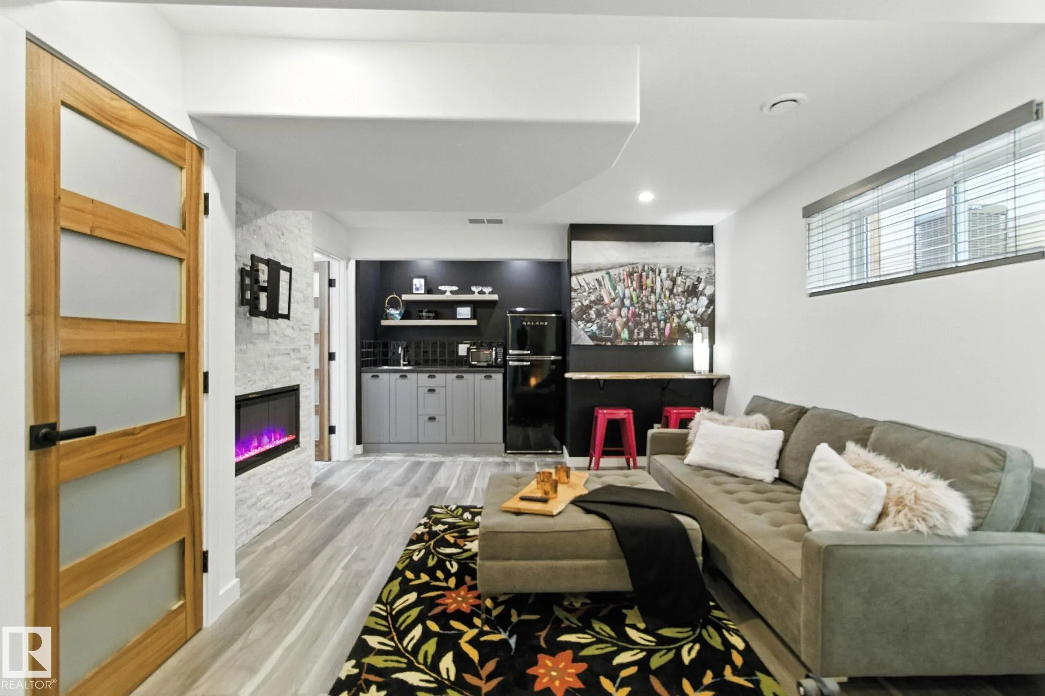 931 MORRIS Way