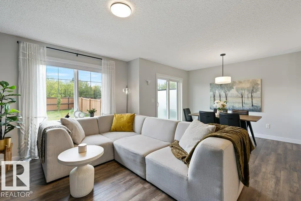 5127 LARK Crescent