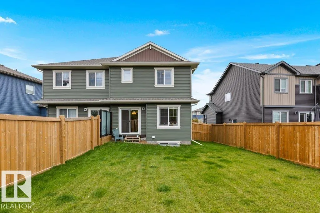 5127 LARK Crescent