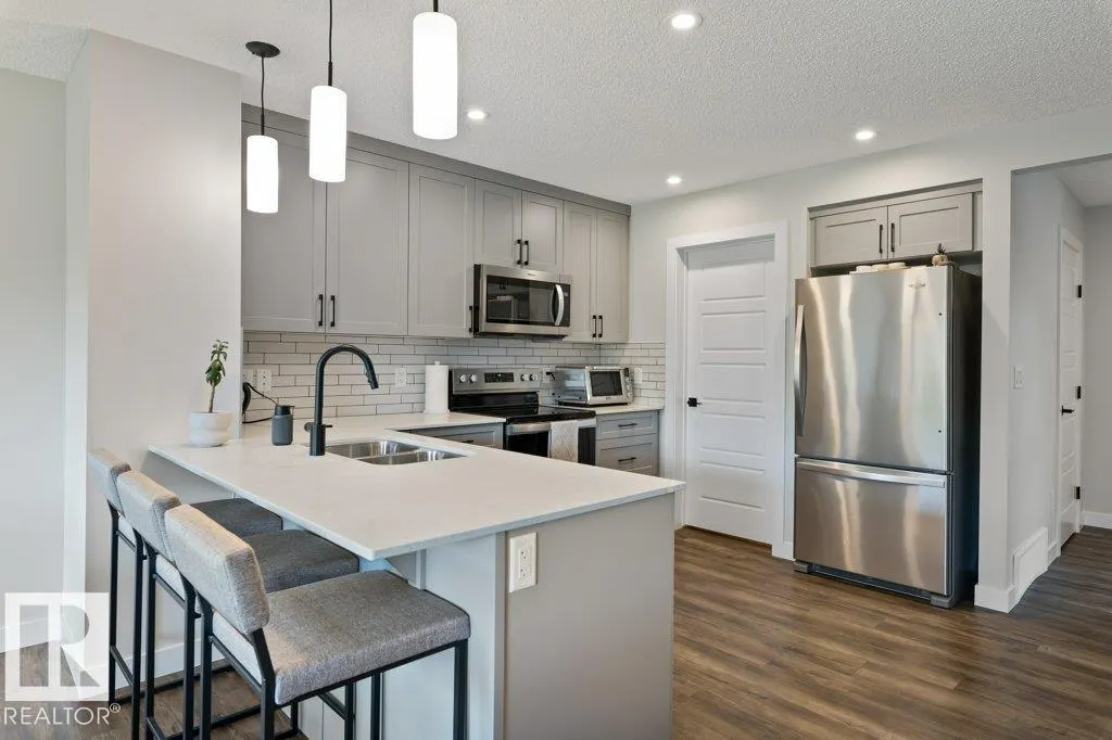 5127 LARK Crescent