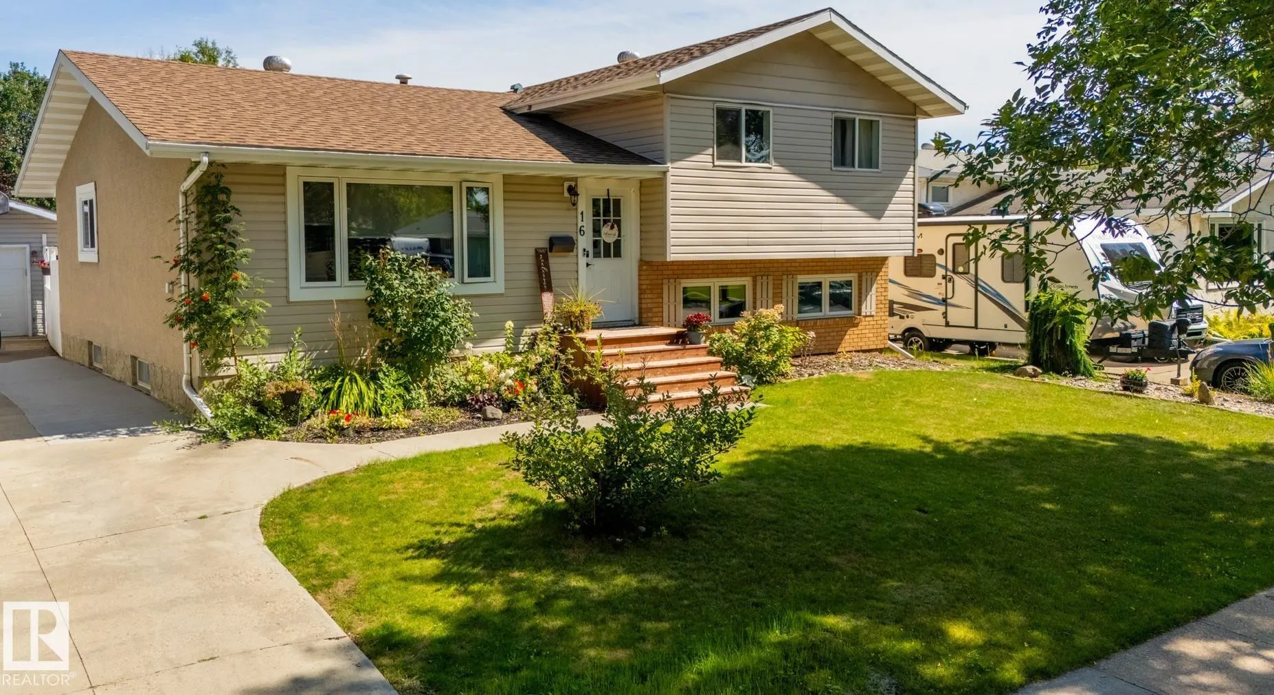 16 LAROSE Drive