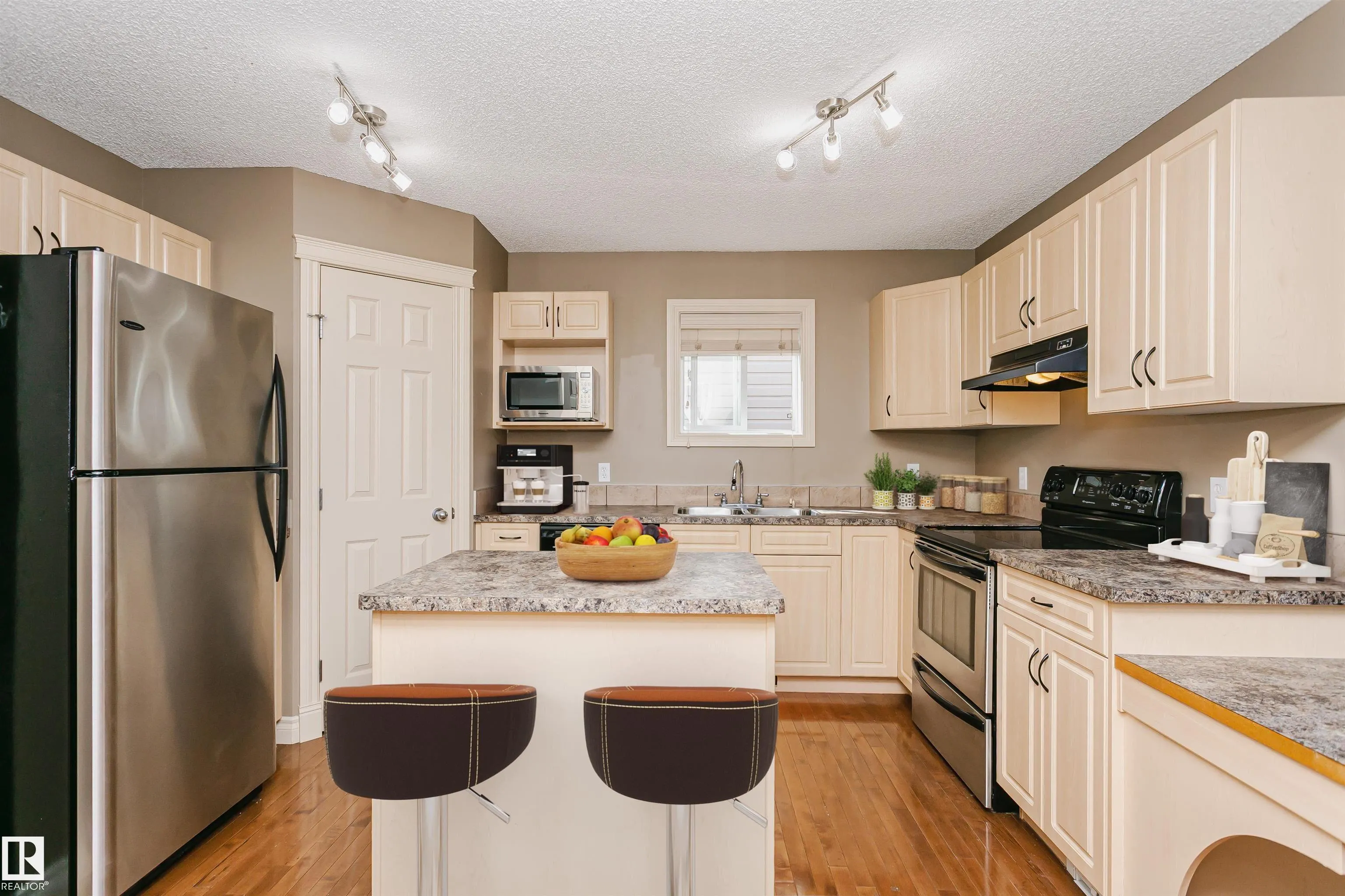 6 SUMMERTON Landing