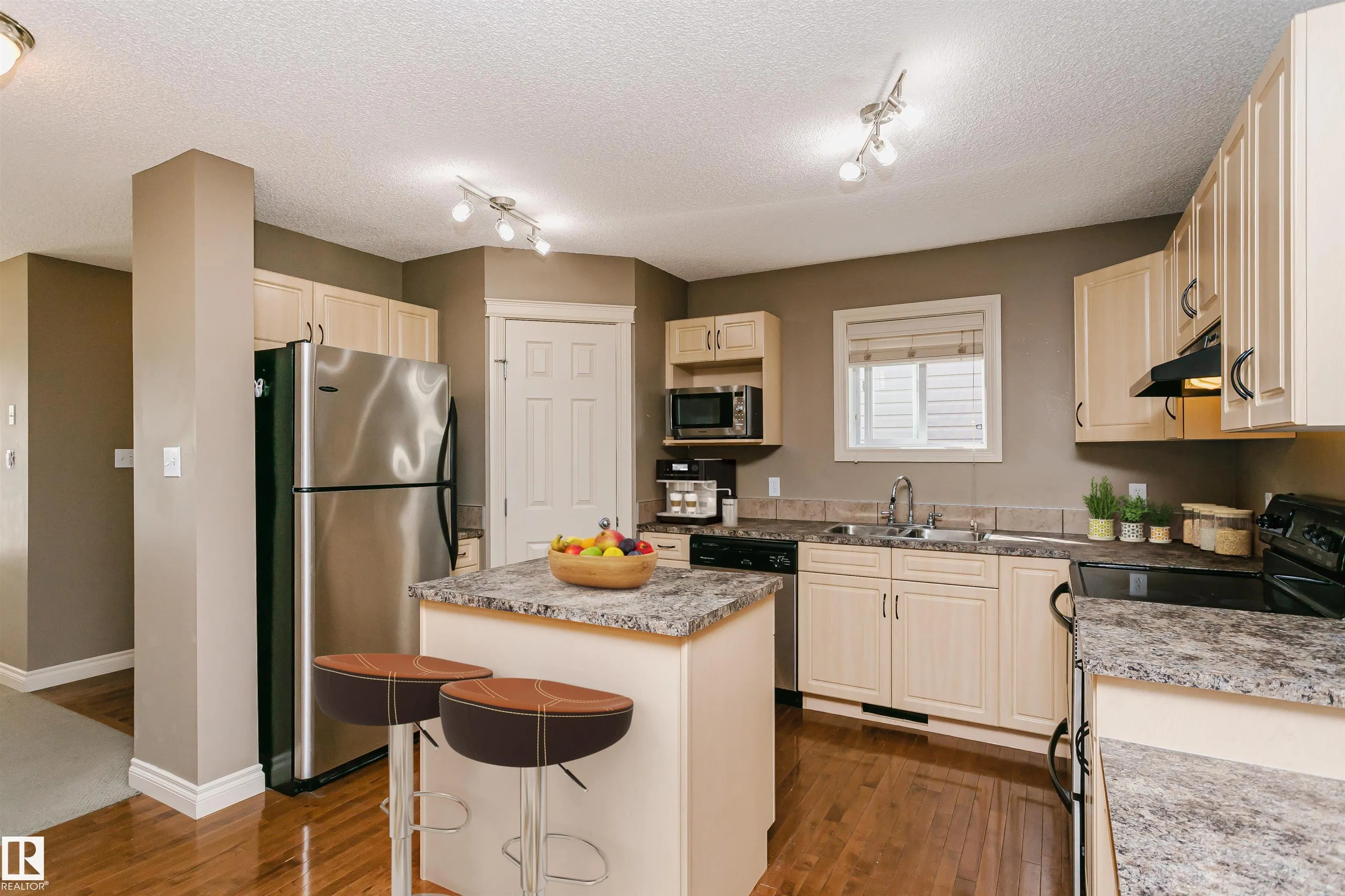 6 SUMMERTON Landing