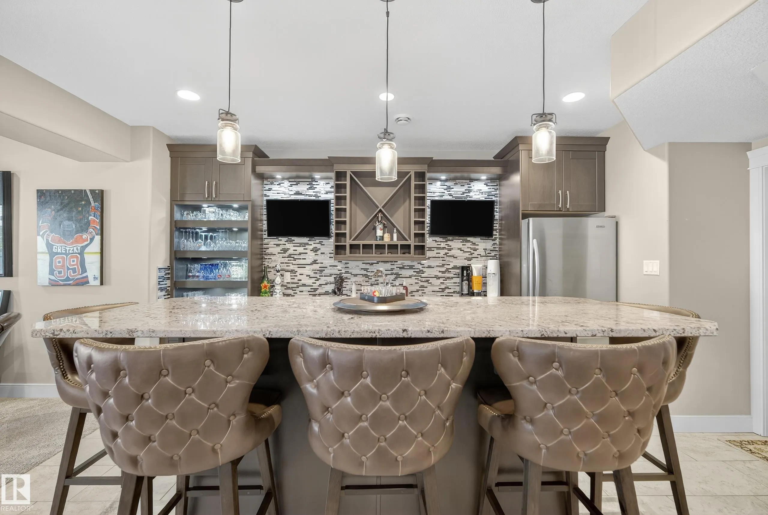 9 LACROIX Close