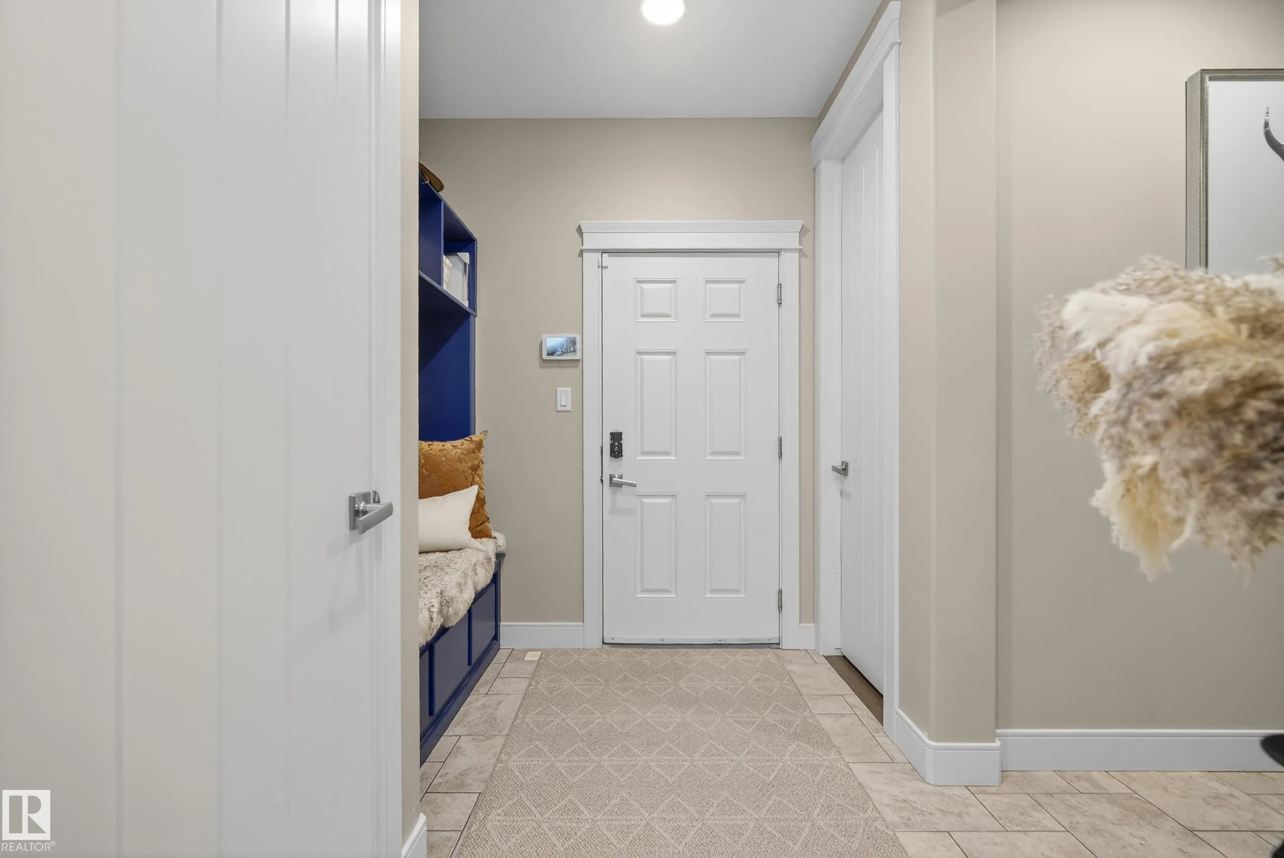 9 LACROIX Close