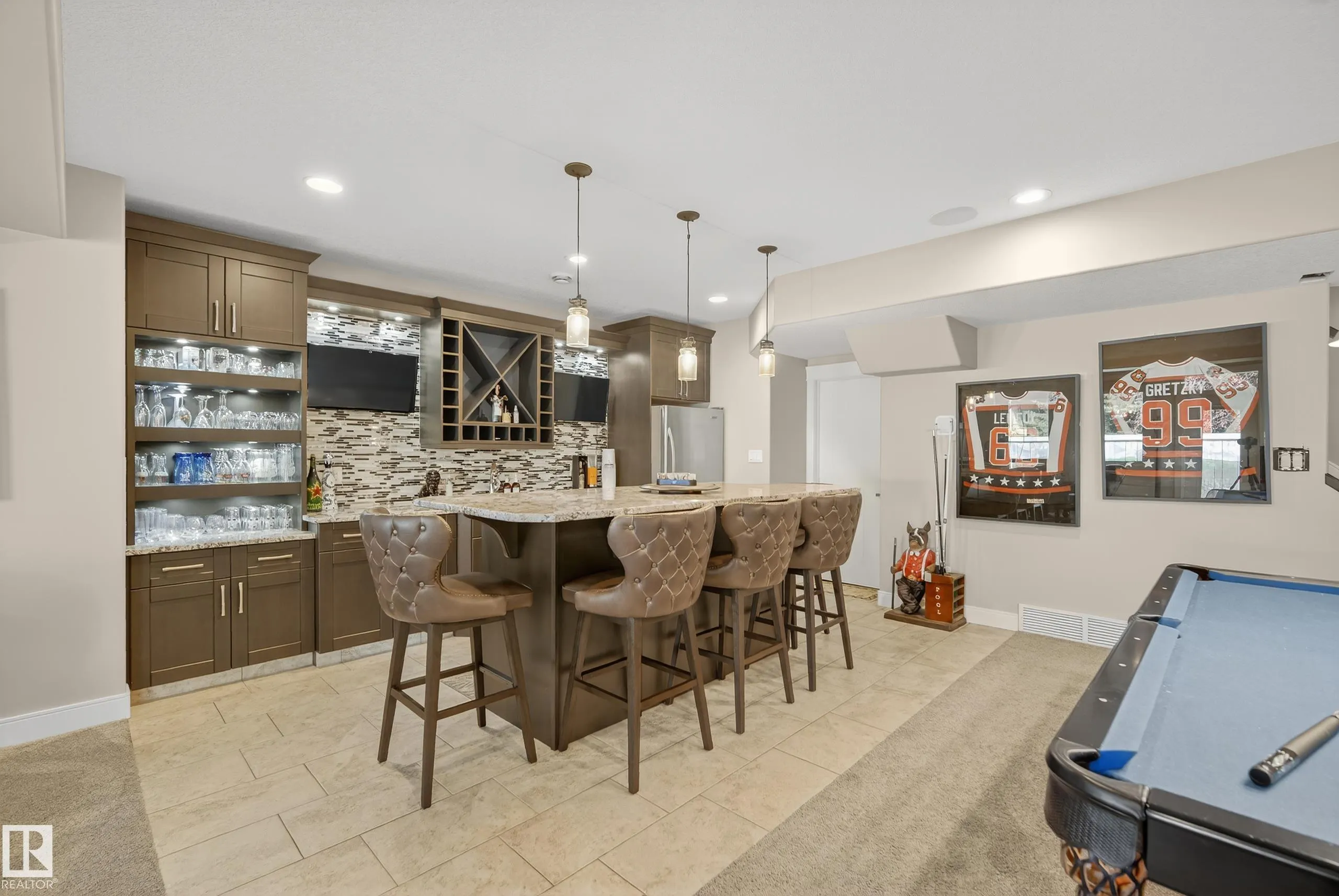 9 LACROIX Close