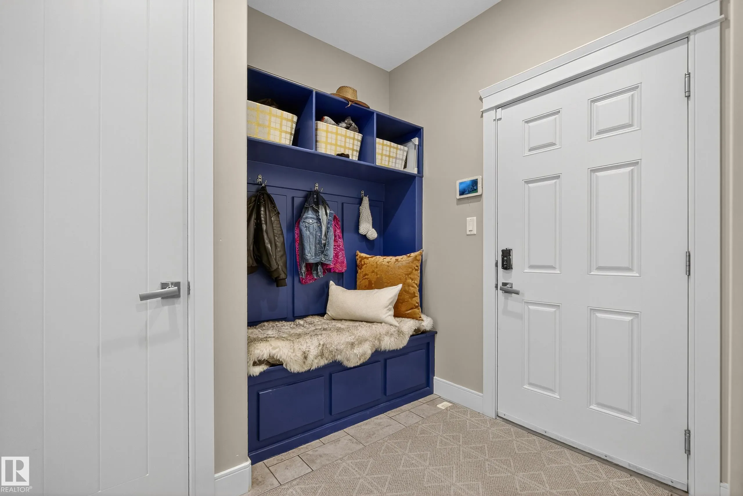 9 LACROIX Close