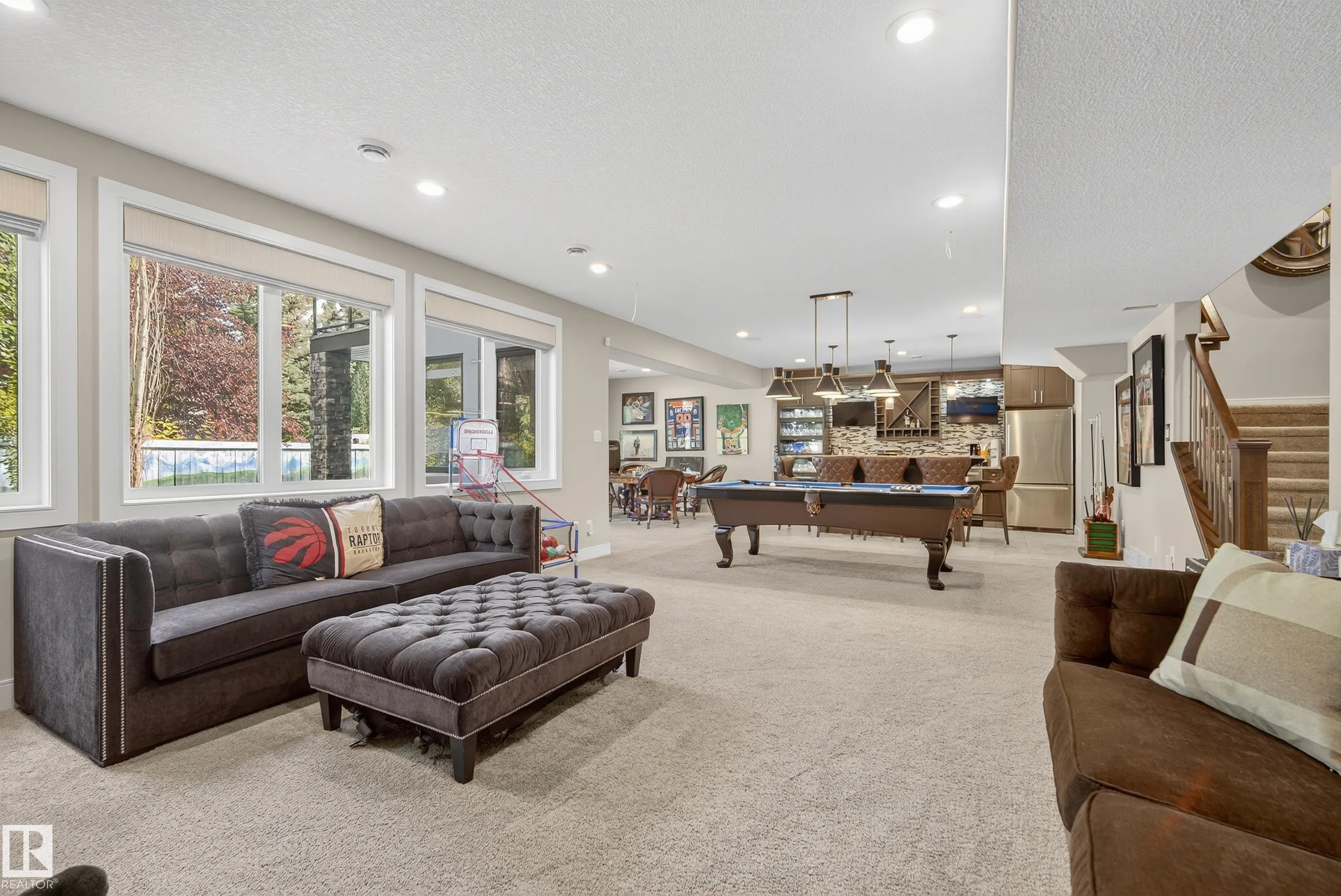 9 LACROIX Close