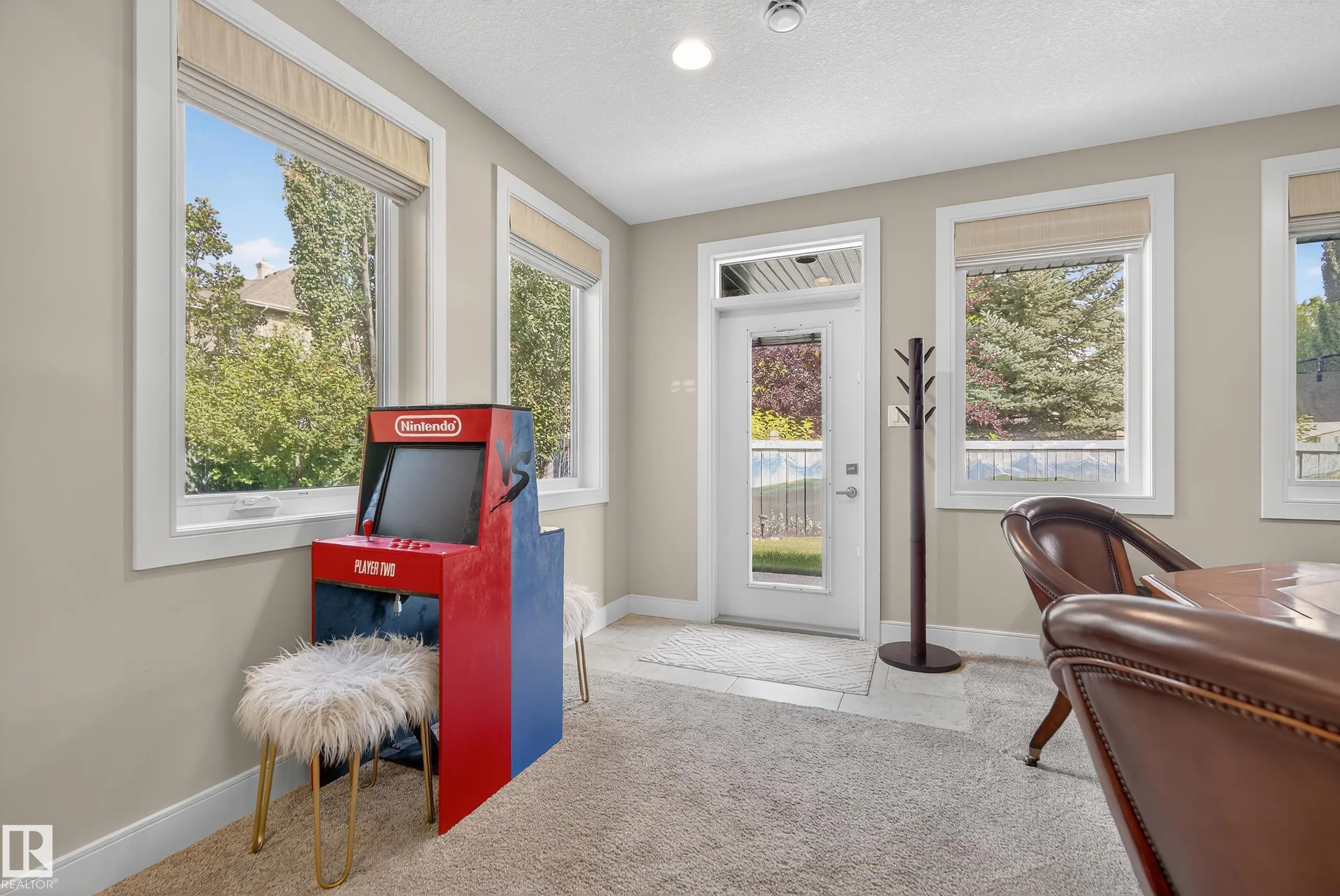 9 LACROIX Close