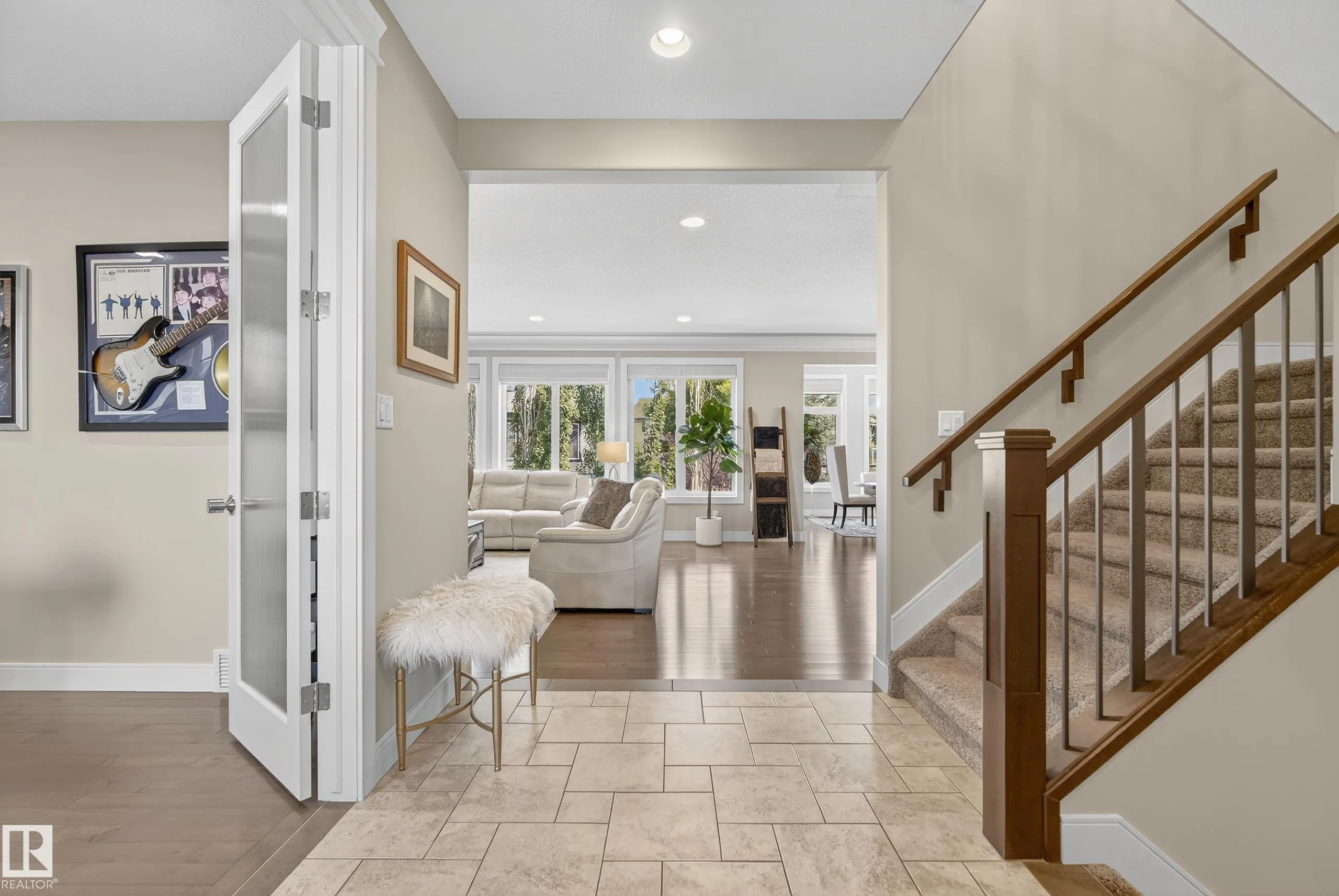 9 LACROIX Close