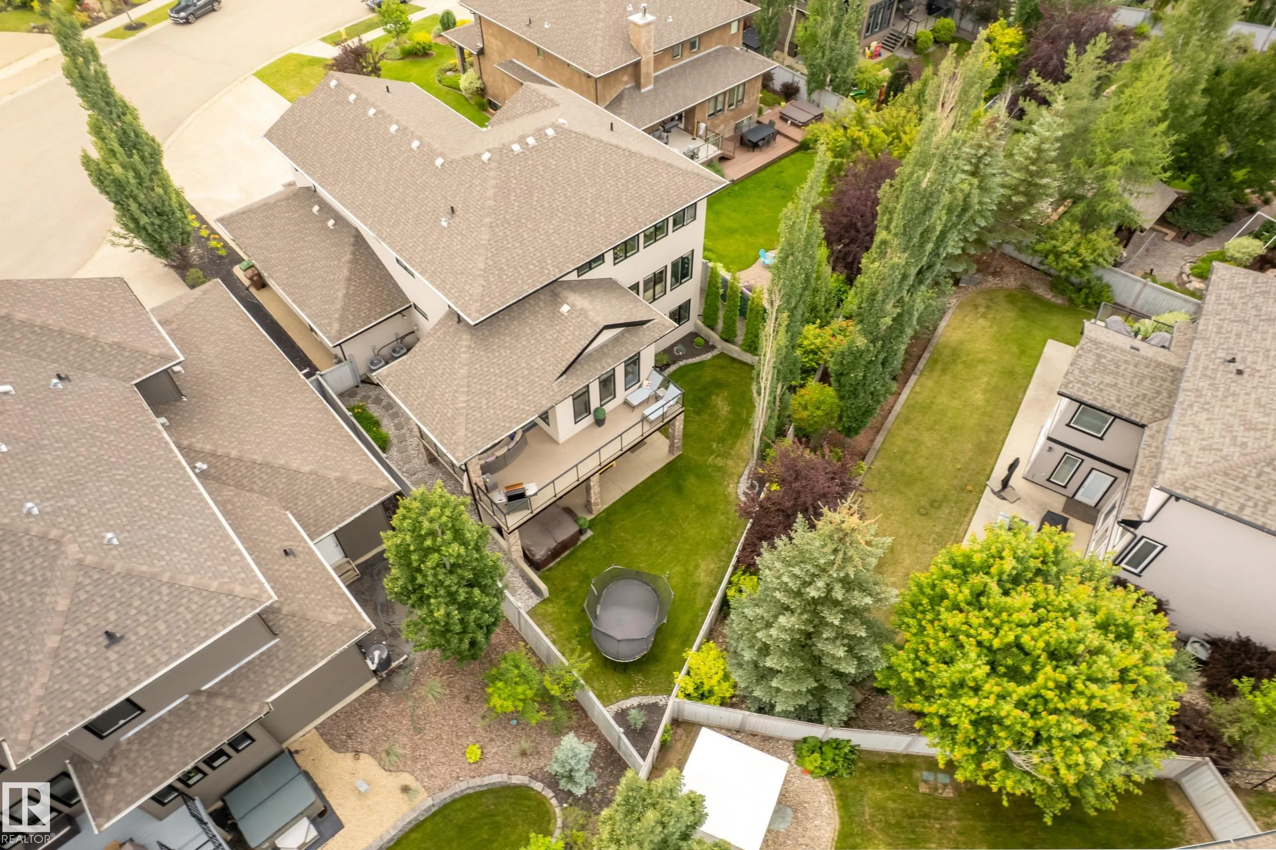 9 LACROIX Close