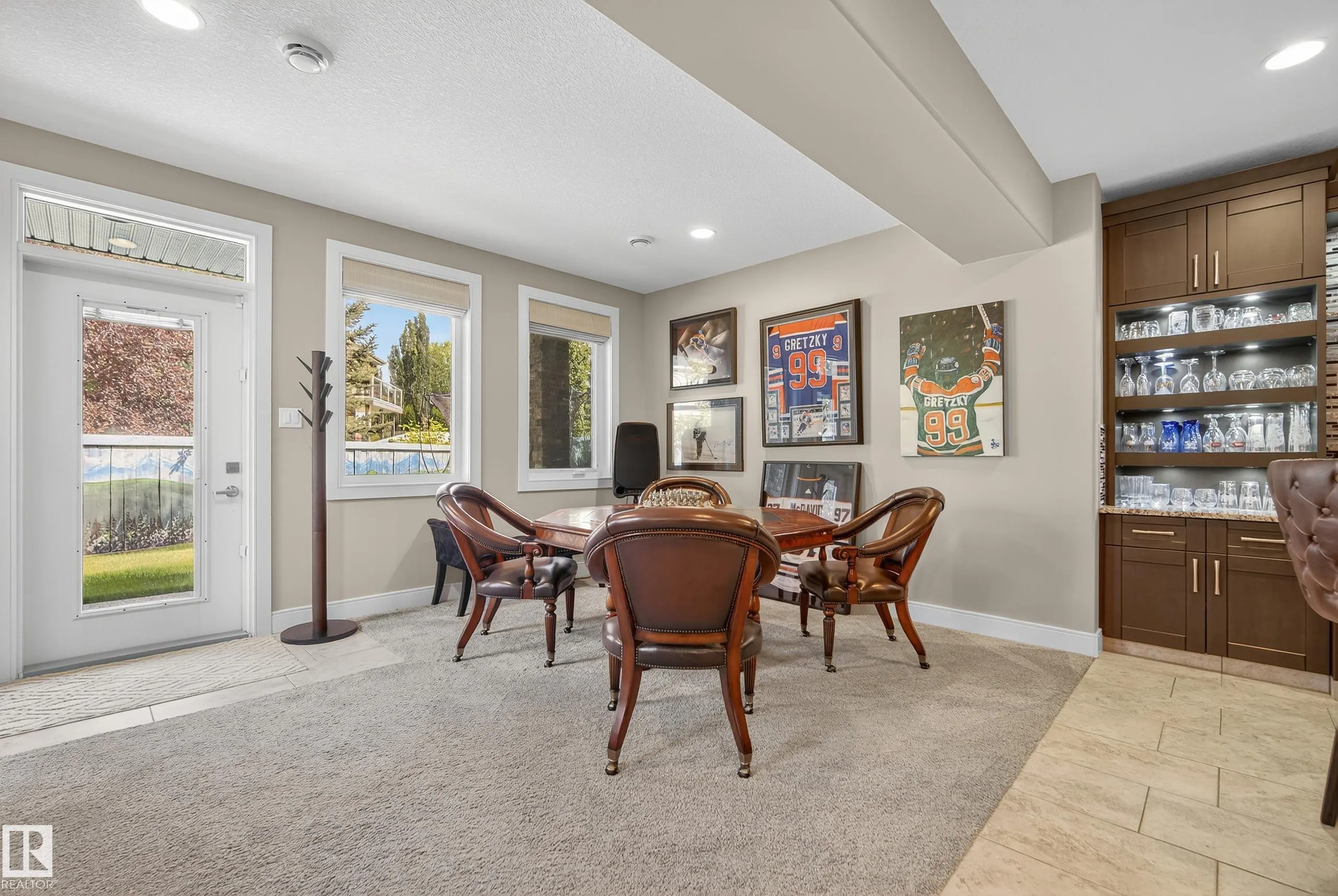 9 LACROIX Close