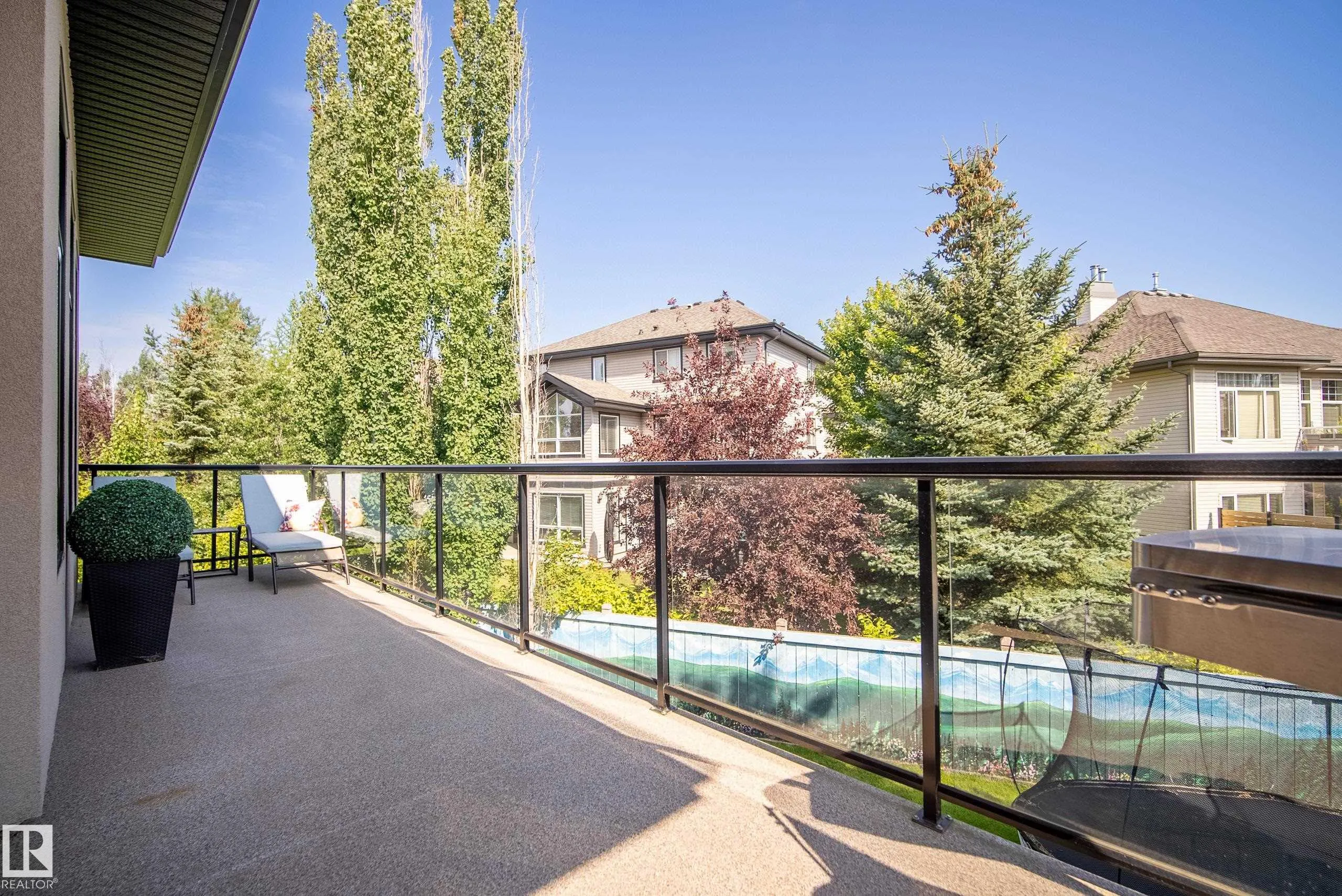 9 LACROIX Close