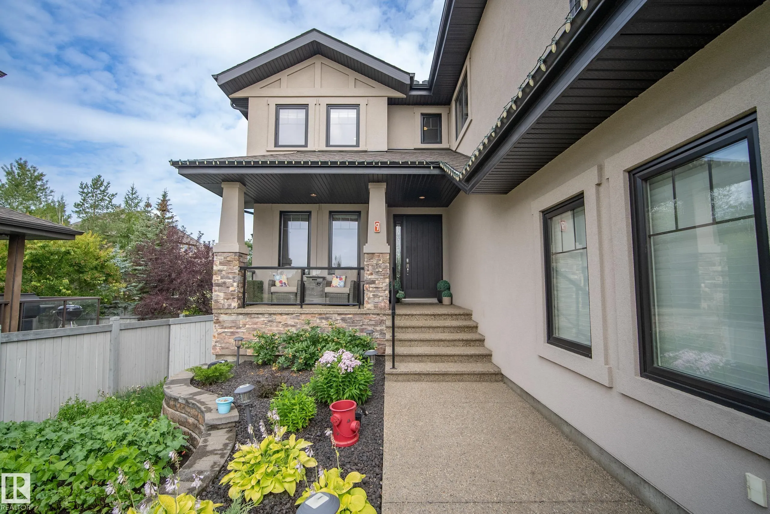 9 LACROIX Close