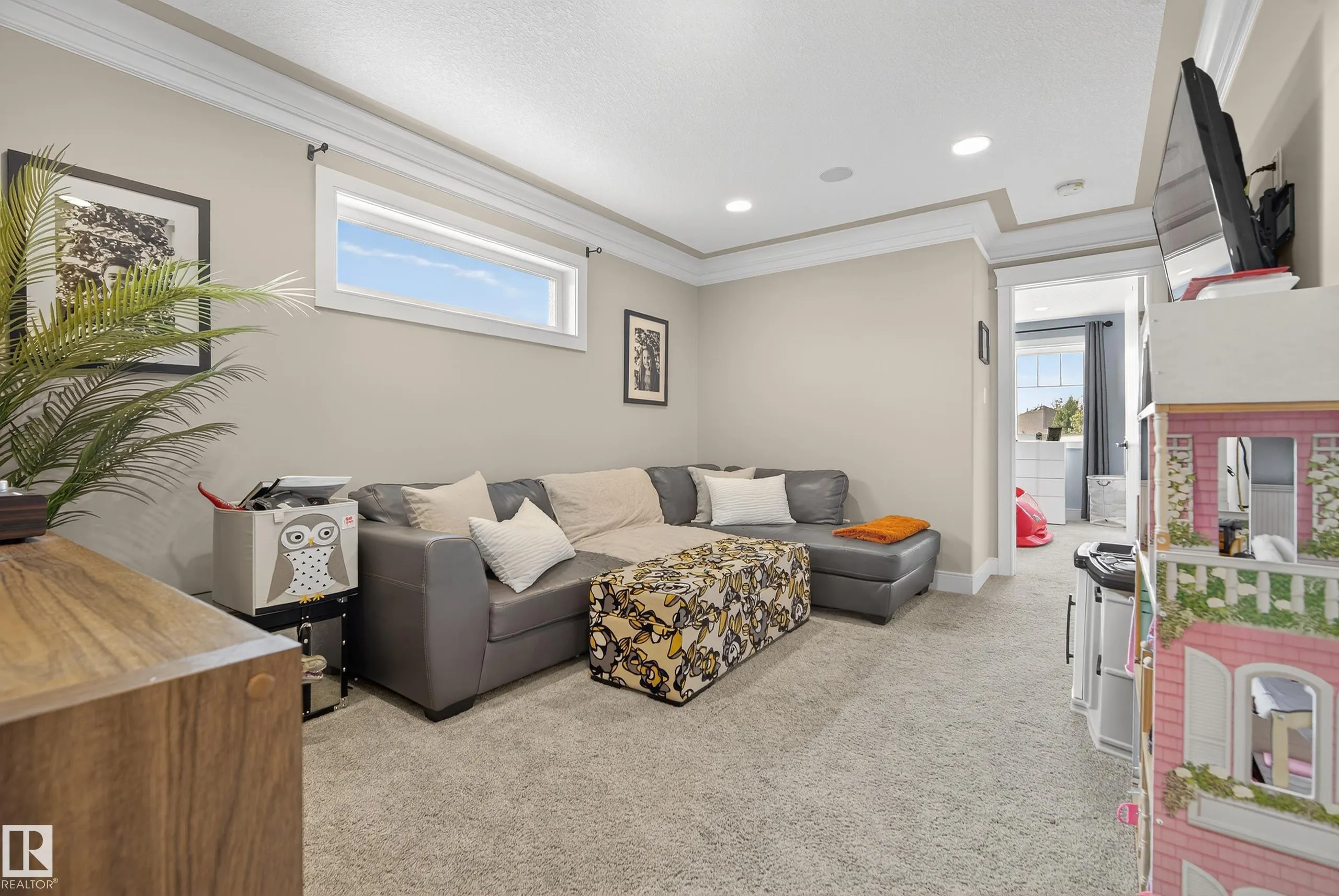 9 LACROIX Close