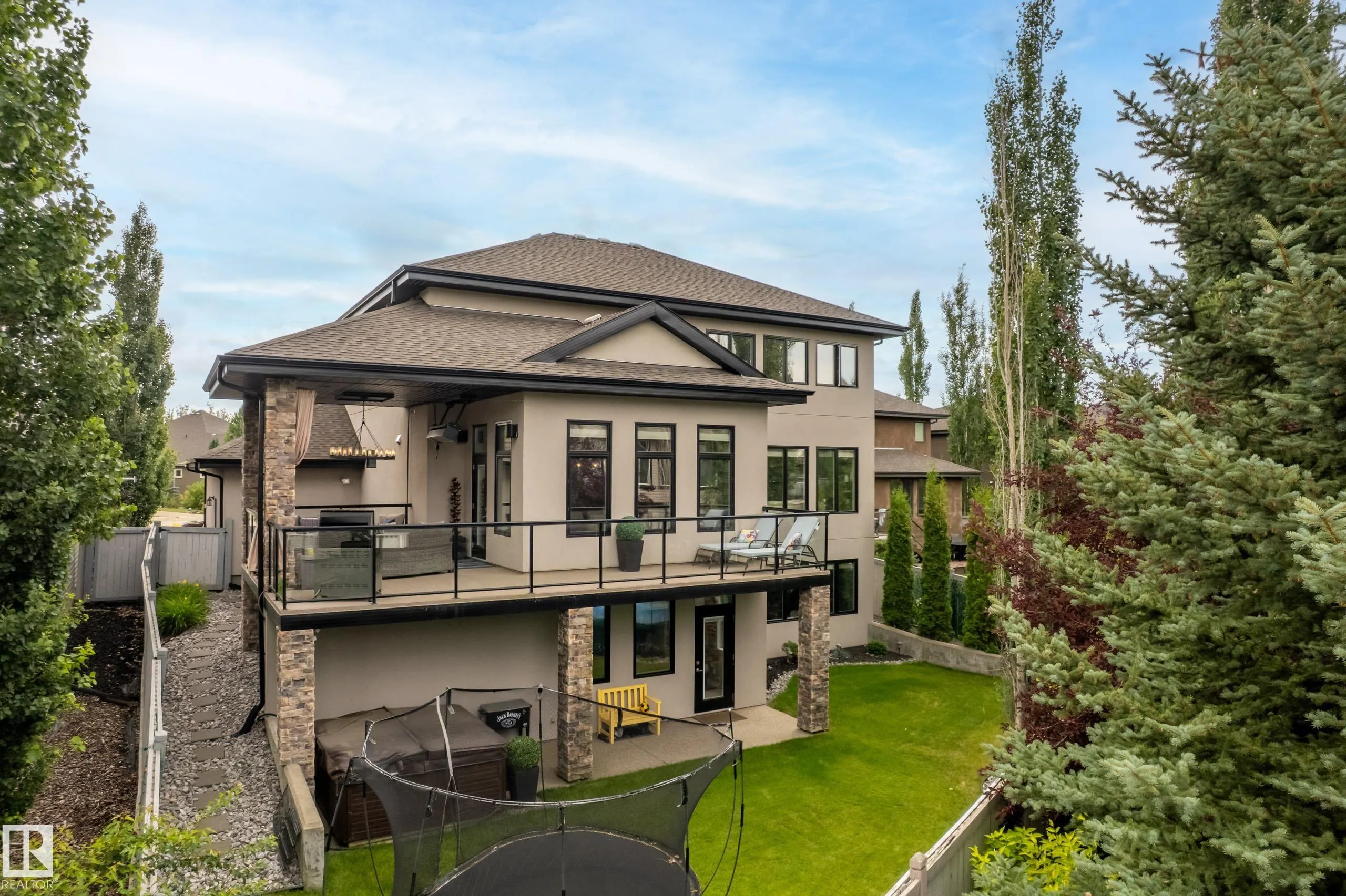 9 LACROIX Close