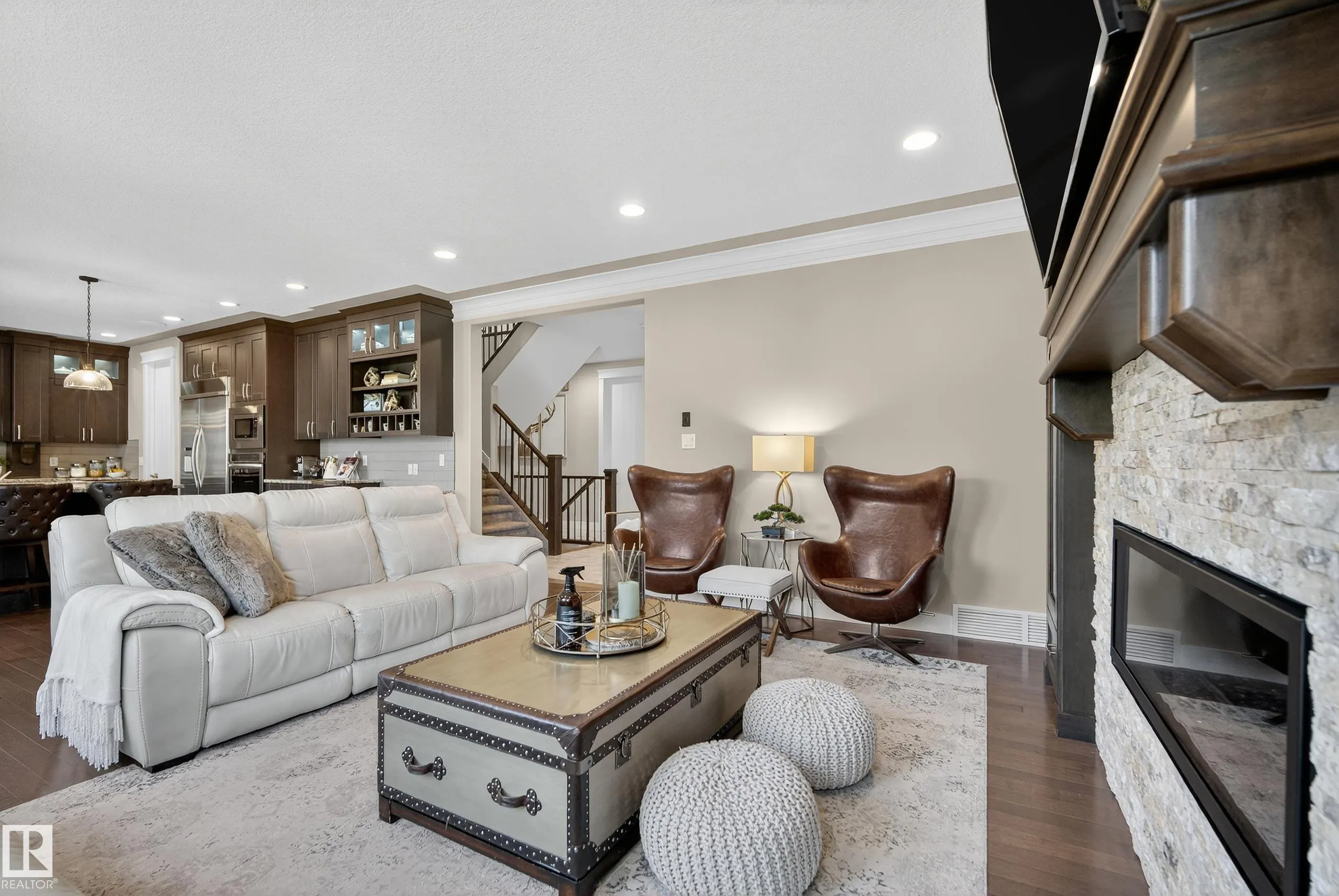 9 LACROIX Close