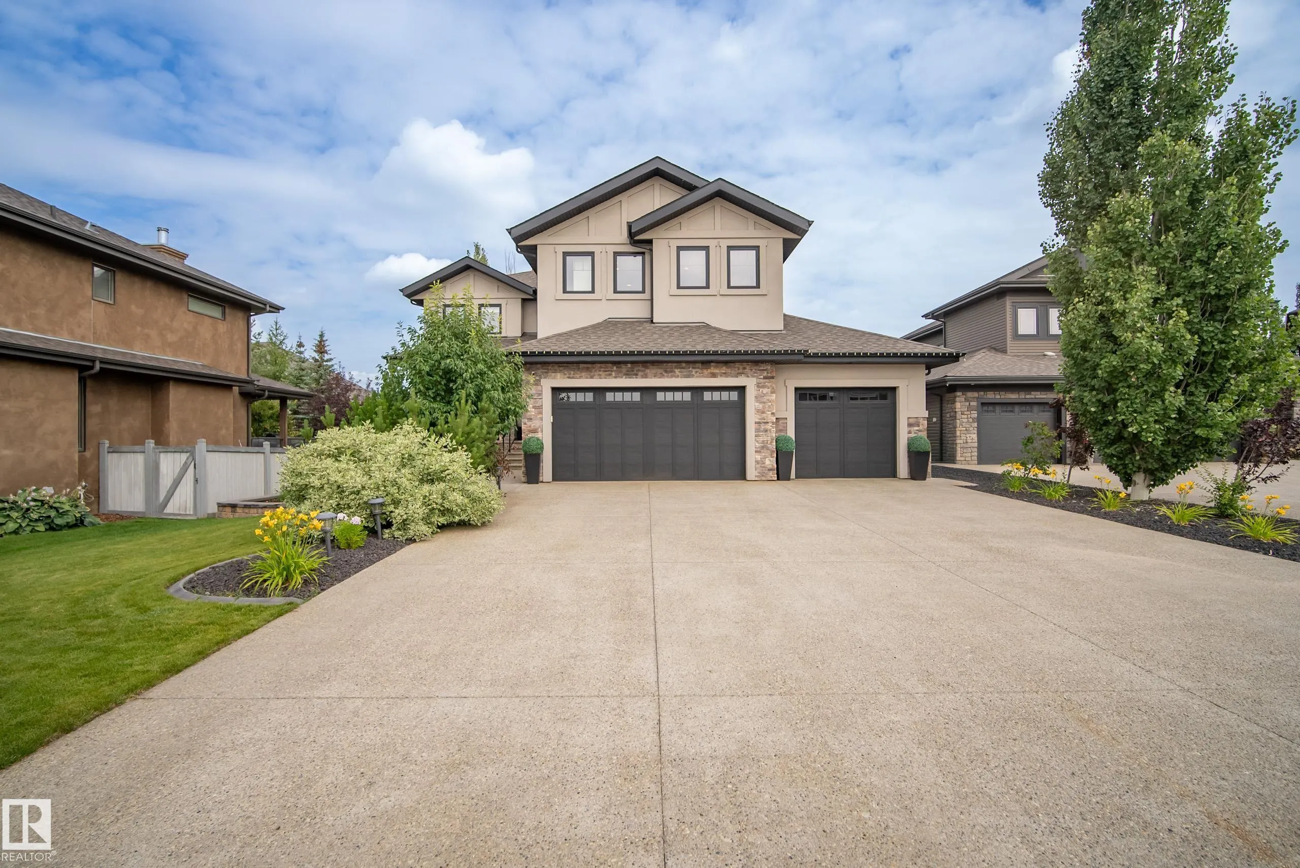 9 LACROIX Close