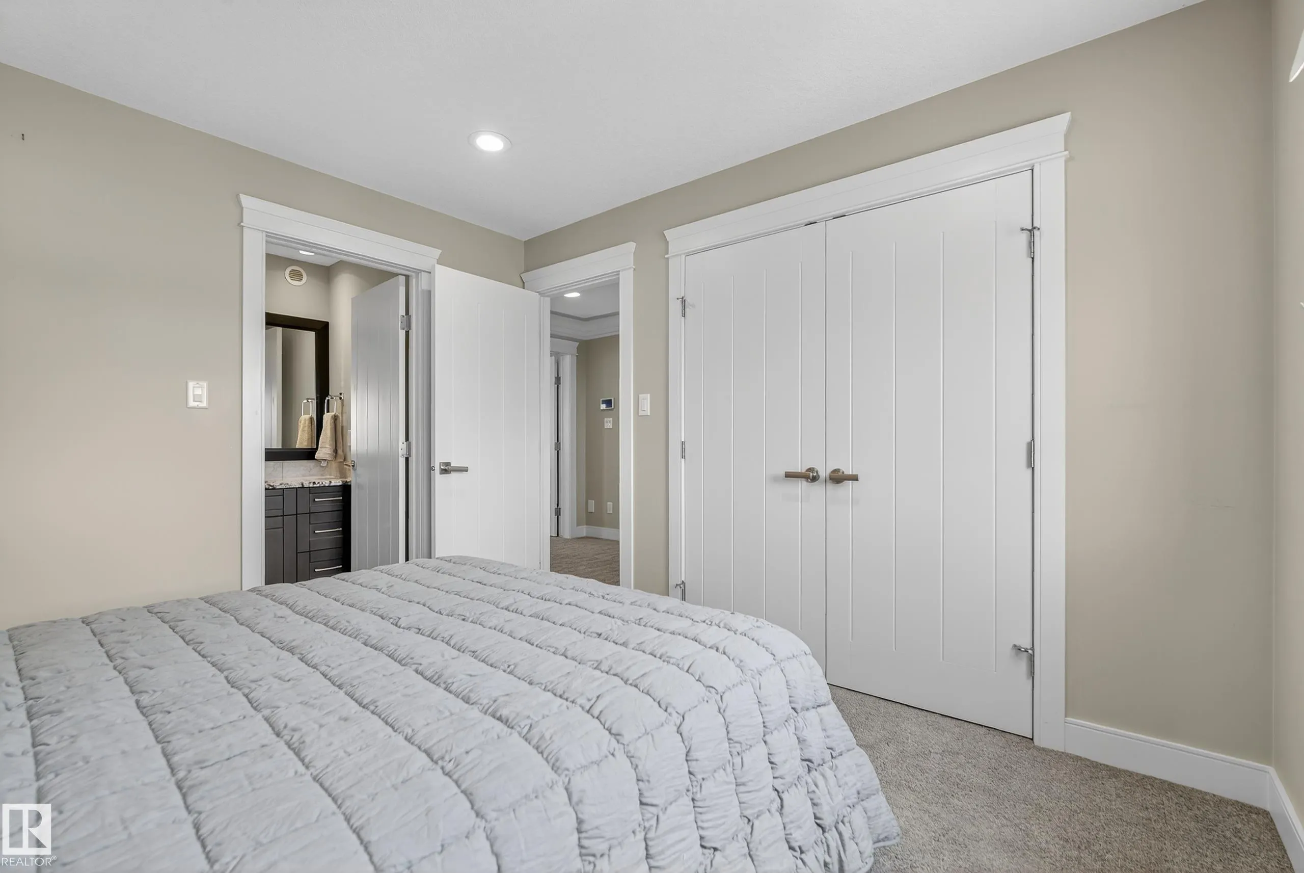 9 LACROIX Close