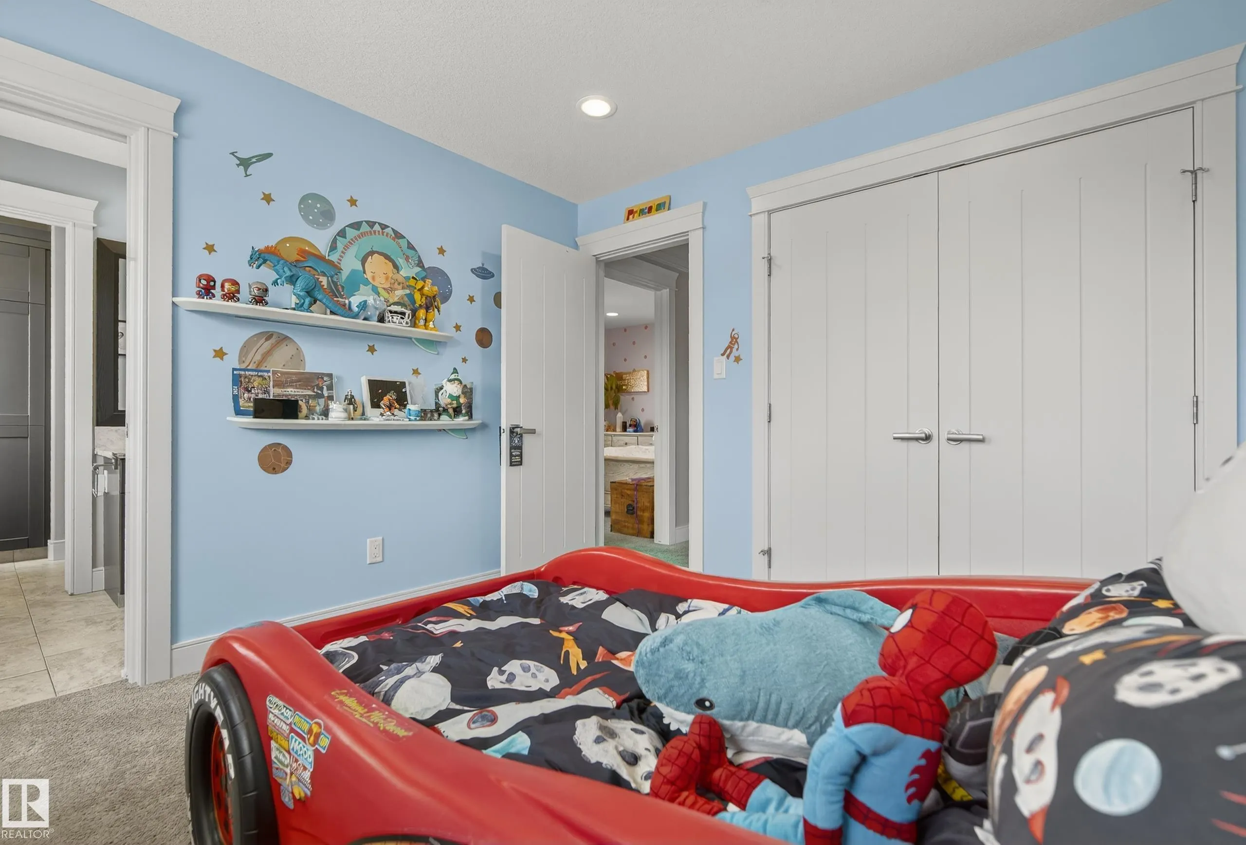 9 LACROIX Close