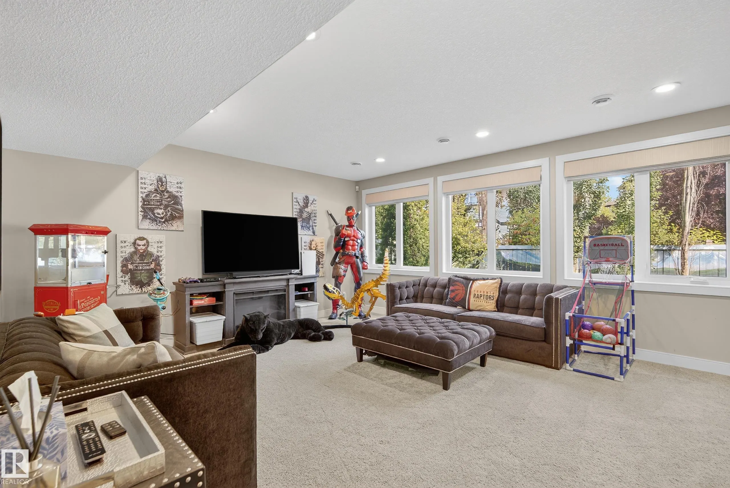 9 LACROIX Close