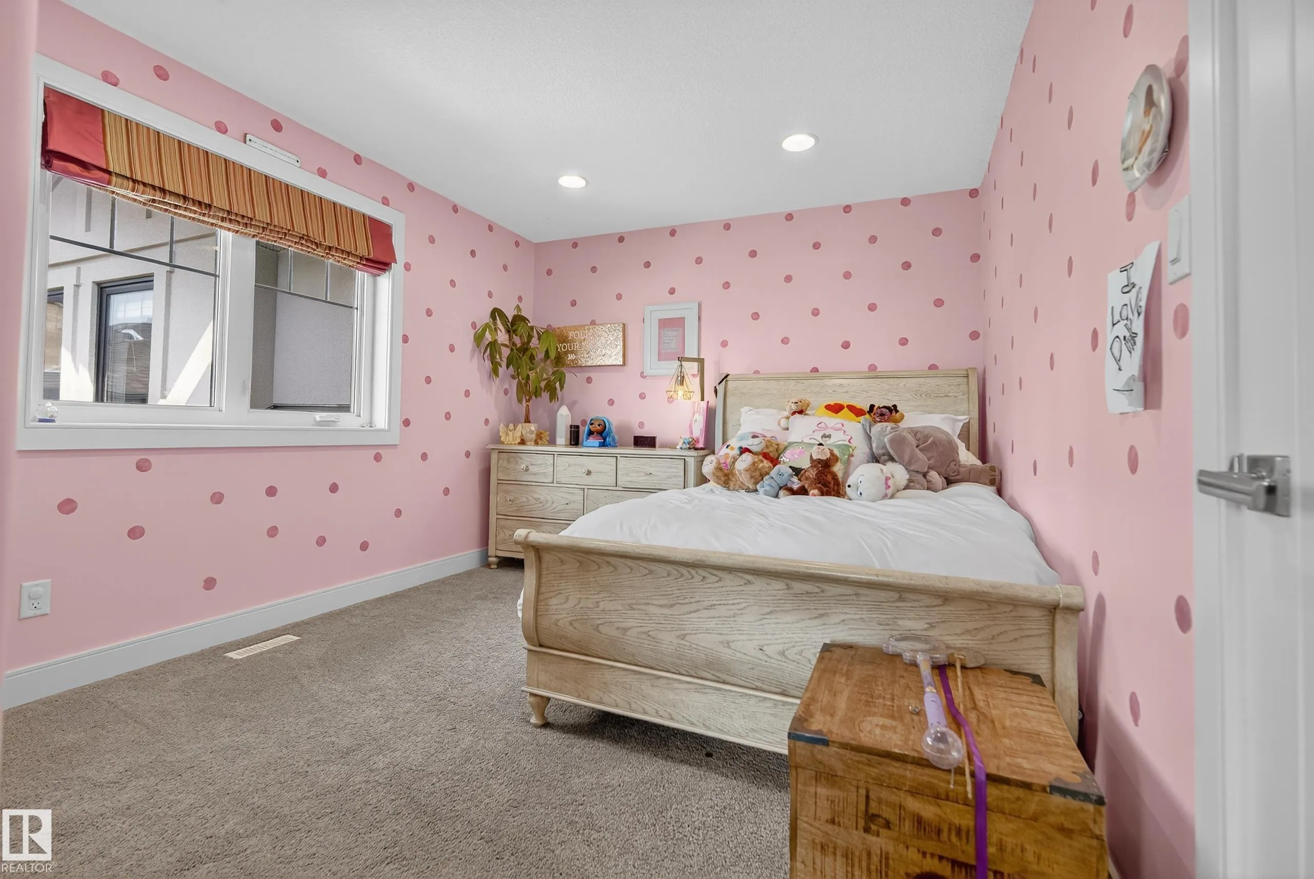 9 LACROIX Close